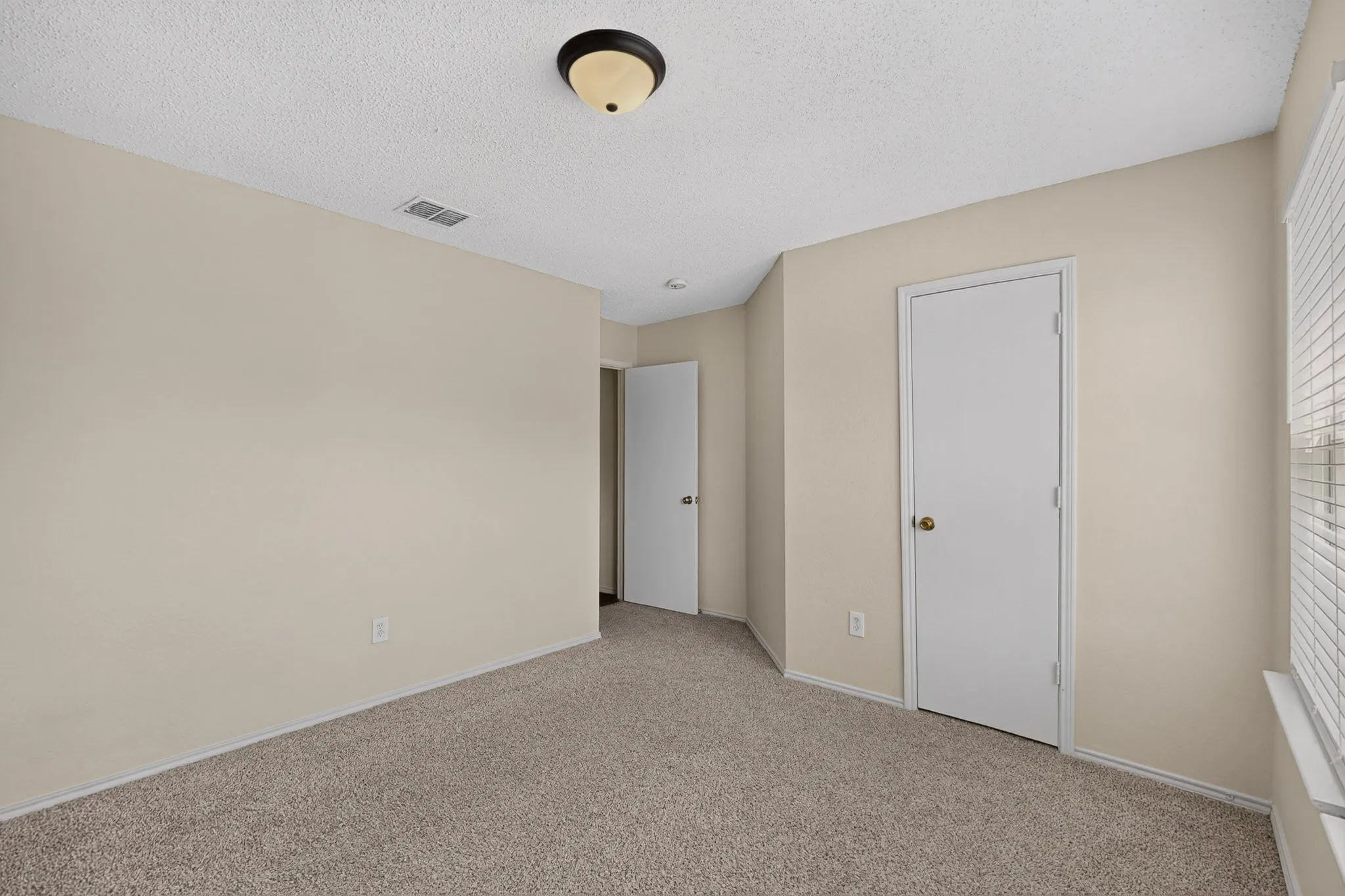 Single Family Residence For Rent in Denton County , 1629 Thornhill Lane, Little Elm, Texas 75068, 4 Bedroom, 2 Bathroom, 2 Garage spaces, 1,894 Sqft, built in 2003, mls#21372159, Real Estate Agent in Little Elm, Homes For Rent in Denton county, Homes For Rent in Little Elm, Realtor in Little Elm Texas, Real Estate Brokerage Independent Realty Texas, Luminita Cordes Realtor