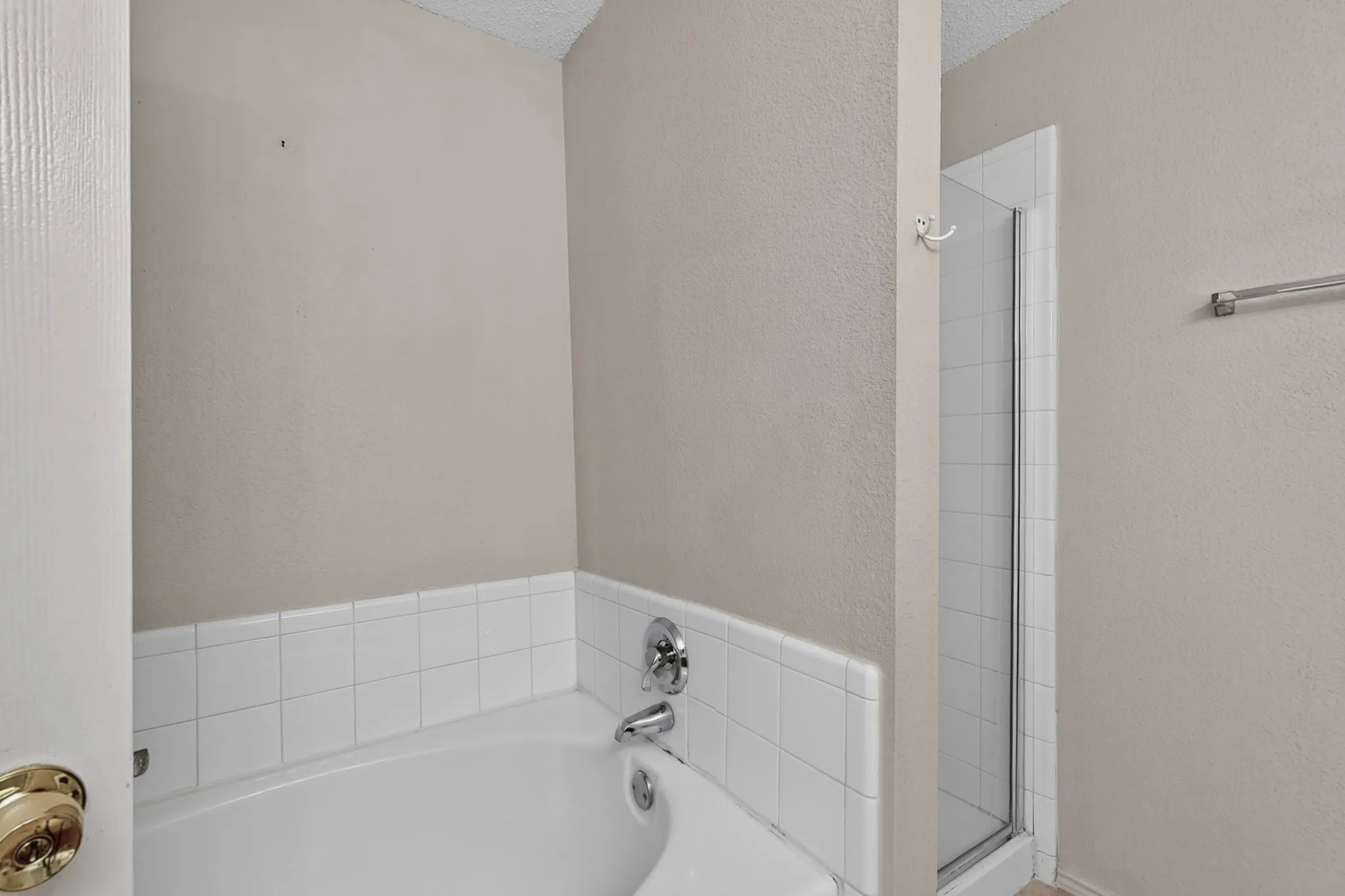 Single Family Residence For Rent in Denton County , 1629 Thornhill Lane, Little Elm, Texas 75068, 4 Bedroom, 2 Bathroom, 2 Garage spaces, 1,894 Sqft, built in 2003, mls#21372159, Real Estate Agent in Little Elm, Homes For Rent in Denton county, Homes For Rent in Little Elm, Realtor in Little Elm Texas, Real Estate Brokerage Independent Realty Texas, Luminita Cordes Realtor
