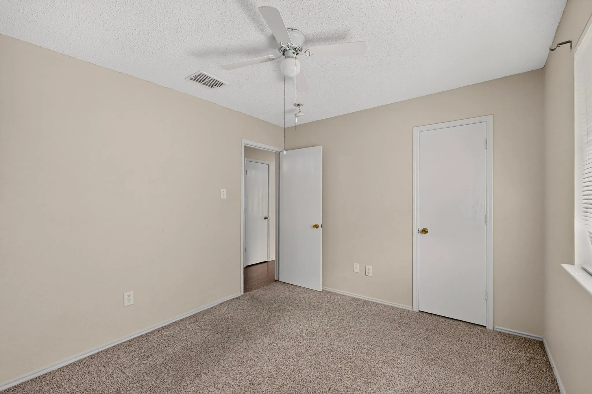 Single Family Residence For Rent in Denton County , 1629 Thornhill Lane, Little Elm, Texas 75068, 4 Bedroom, 2 Bathroom, 2 Garage spaces, 1,894 Sqft, built in 2003, mls#21372159, Real Estate Agent in Little Elm, Homes For Rent in Denton county, Homes For Rent in Little Elm, Realtor in Little Elm Texas, Real Estate Brokerage Independent Realty Texas, Luminita Cordes Realtor