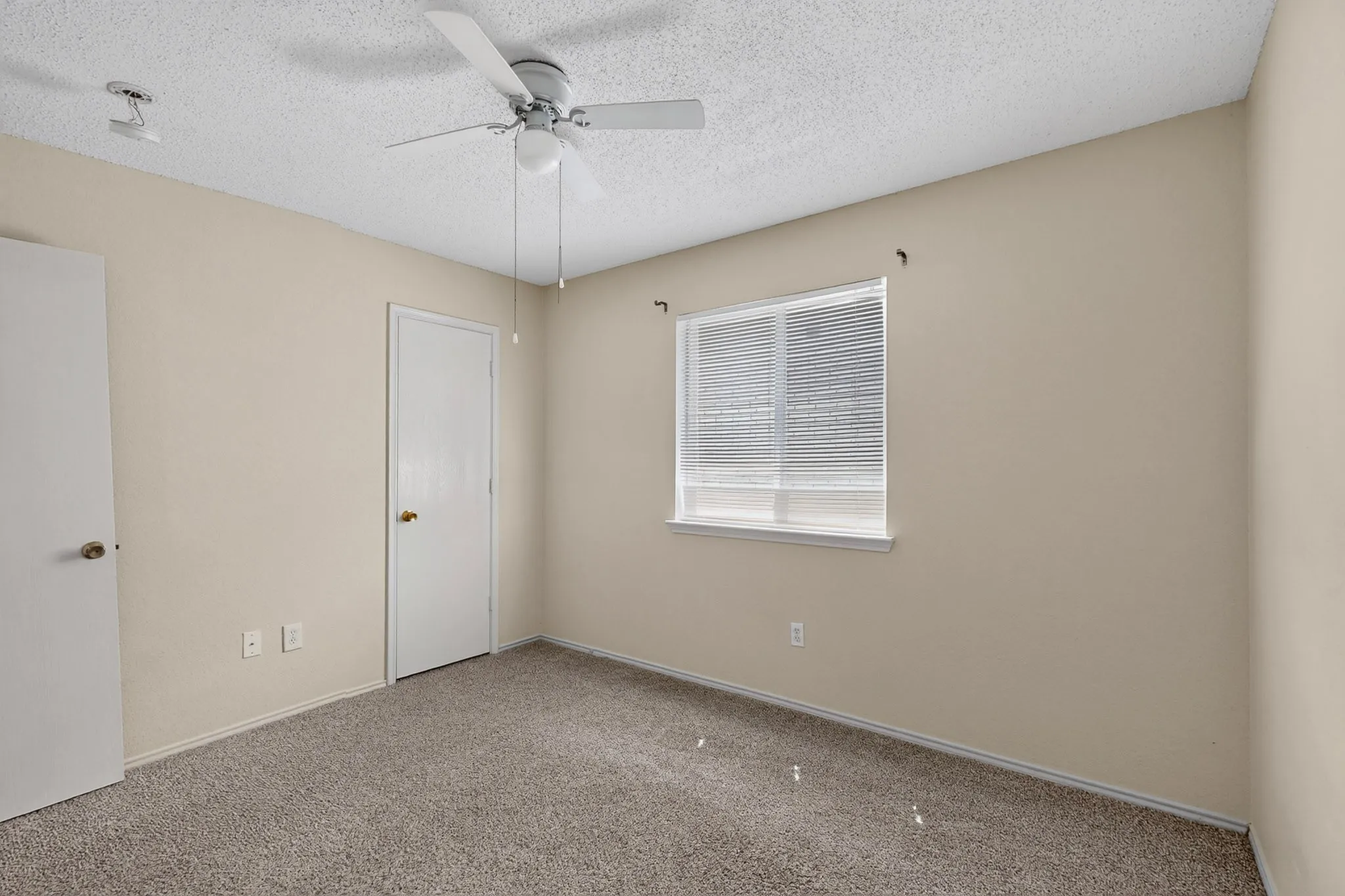 Single Family Residence For Rent in Denton County , 1629 Thornhill Lane, Little Elm, Texas 75068, 4 Bedroom, 2 Bathroom, 2 Garage spaces, 1,894 Sqft, built in 2003, mls#21372159, Real Estate Agent in Little Elm, Homes For Rent in Denton county, Homes For Rent in Little Elm, Realtor in Little Elm Texas, Real Estate Brokerage Independent Realty Texas, Luminita Cordes Realtor