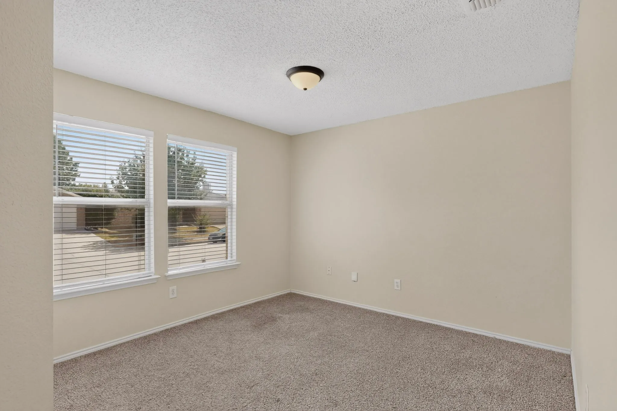Single Family Residence For Rent in Denton County , 1629 Thornhill Lane, Little Elm, Texas 75068, 4 Bedroom, 2 Bathroom, 2 Garage spaces, 1,894 Sqft, built in 2003, mls#21372159, Real Estate Agent in Little Elm, Homes For Rent in Denton county, Homes For Rent in Little Elm, Realtor in Little Elm Texas, Real Estate Brokerage Independent Realty Texas, Luminita Cordes Realtor