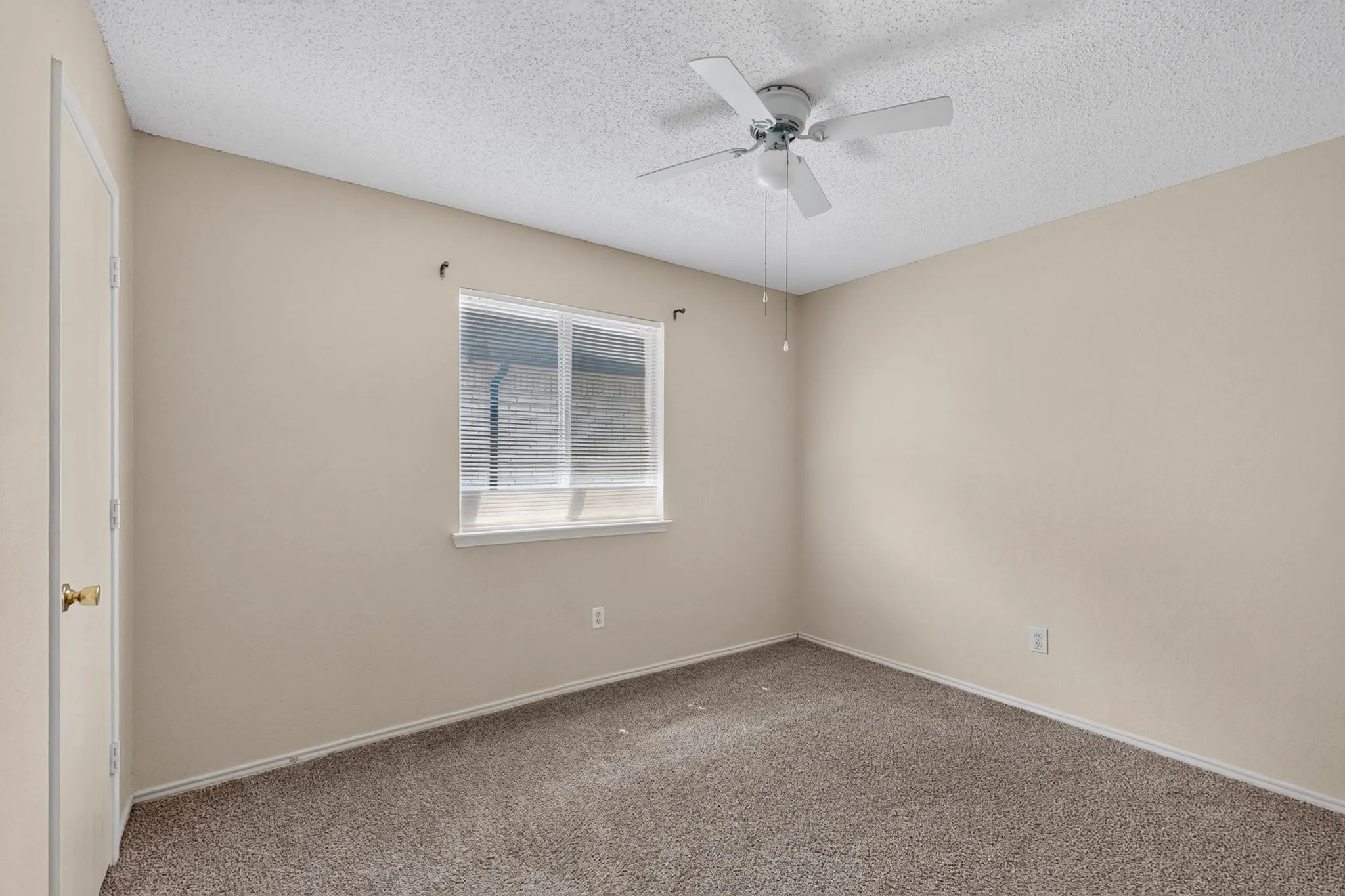 Single Family Residence For Rent in Denton County , 1629 Thornhill Lane, Little Elm, Texas 75068, 4 Bedroom, 2 Bathroom, 2 Garage spaces, 1,894 Sqft, built in 2003, mls#21372159, Real Estate Agent in Little Elm, Homes For Rent in Denton county, Homes For Rent in Little Elm, Realtor in Little Elm Texas, Real Estate Brokerage Independent Realty Texas, Luminita Cordes Realtor
