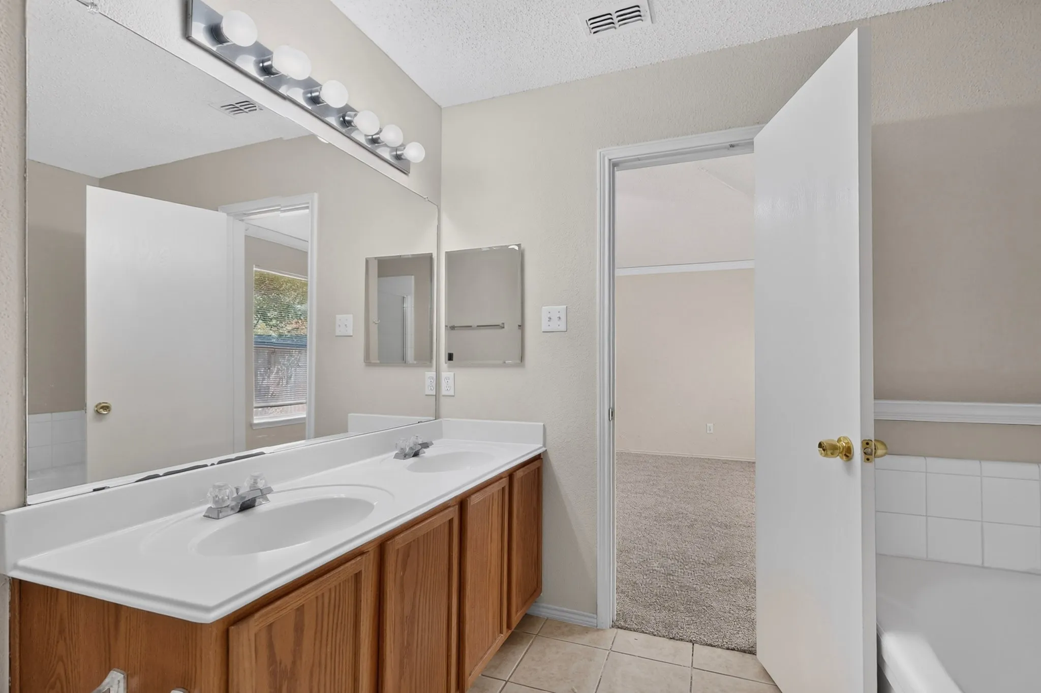 Single Family Residence For Rent in Denton County , 1629 Thornhill Lane, Little Elm, Texas 75068, 4 Bedroom, 2 Bathroom, 2 Garage spaces, 1,894 Sqft, built in 2003, mls#21372159, Real Estate Agent in Little Elm, Homes For Rent in Denton county, Homes For Rent in Little Elm, Realtor in Little Elm Texas, Real Estate Brokerage Independent Realty Texas, Luminita Cordes Realtor