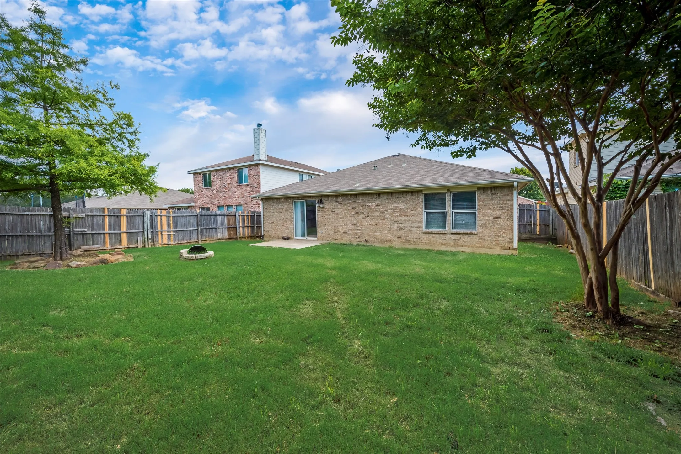Single Family Residence For Rent in Denton County , 1629 Thornhill Lane, Little Elm, Texas 75068, 4 Bedroom, 2 Bathroom, 2 Garage spaces, 1,894 Sqft, built in 2003, mls#21372159, Real Estate Agent in Little Elm, Homes For Rent in Denton county, Homes For Rent in Little Elm, Realtor in Little Elm Texas, Real Estate Brokerage Independent Realty Texas, Luminita Cordes Realtor