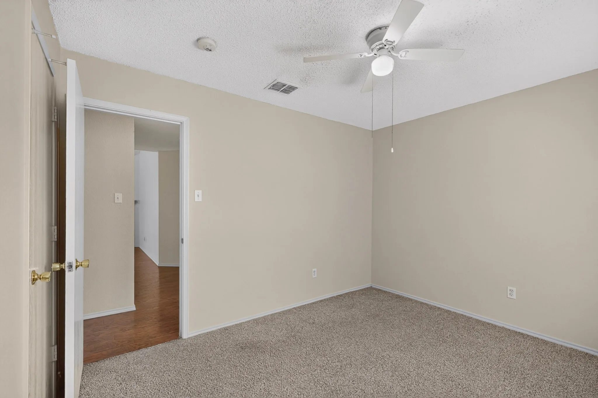 Single Family Residence For Rent in Denton County , 1629 Thornhill Lane, Little Elm, Texas 75068, 4 Bedroom, 2 Bathroom, 2 Garage spaces, 1,894 Sqft, built in 2003, mls#21372159, Real Estate Agent in Little Elm, Homes For Rent in Denton county, Homes For Rent in Little Elm, Realtor in Little Elm Texas, Real Estate Brokerage Independent Realty Texas, Luminita Cordes Realtor