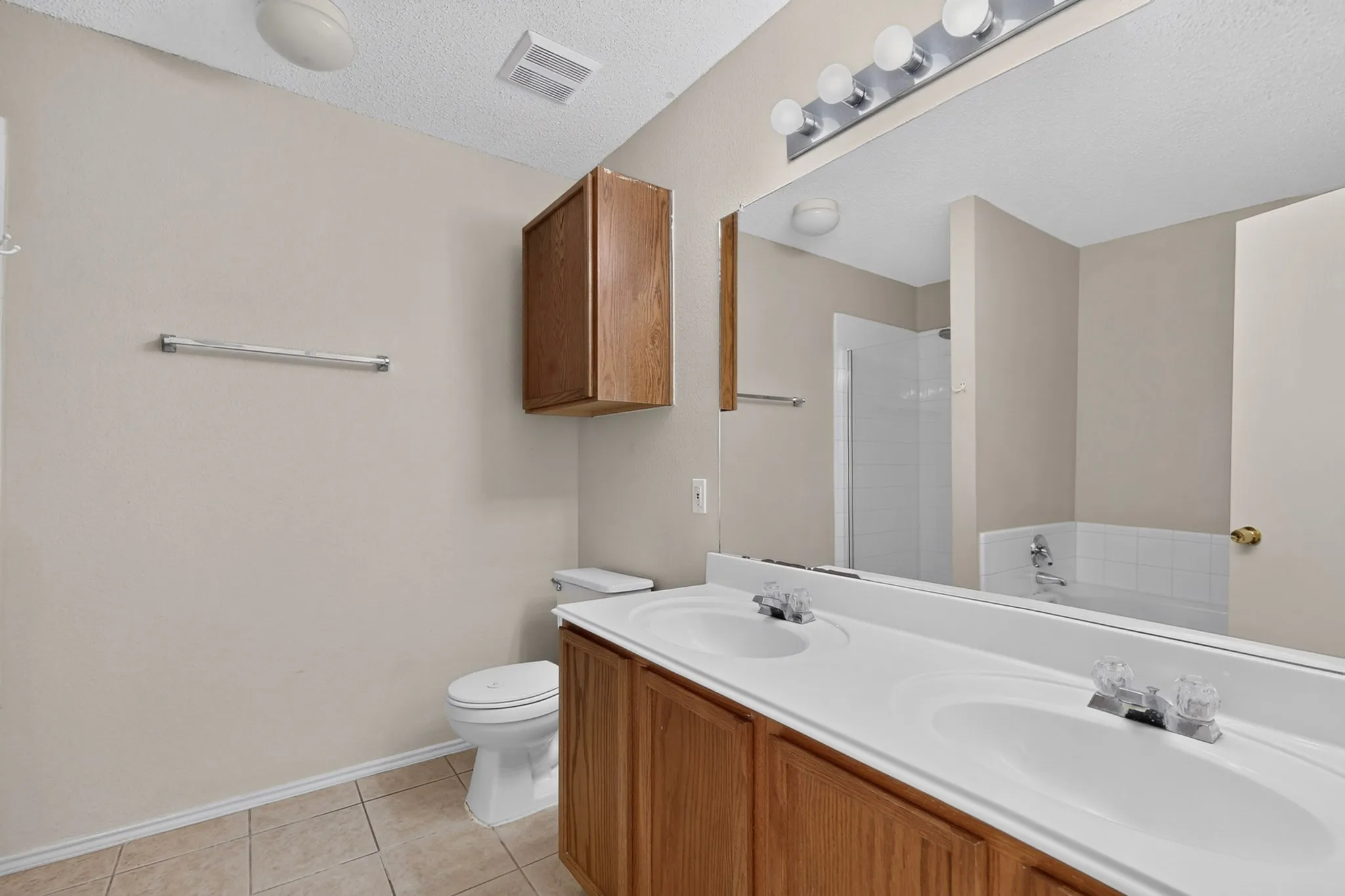 Single Family Residence For Rent in Denton County , 1629 Thornhill Lane, Little Elm, Texas 75068, 4 Bedroom, 2 Bathroom, 2 Garage spaces, 1,894 Sqft, built in 2003, mls#21372159, Real Estate Agent in Little Elm, Homes For Rent in Denton county, Homes For Rent in Little Elm, Realtor in Little Elm Texas, Real Estate Brokerage Independent Realty Texas, Luminita Cordes Realtor