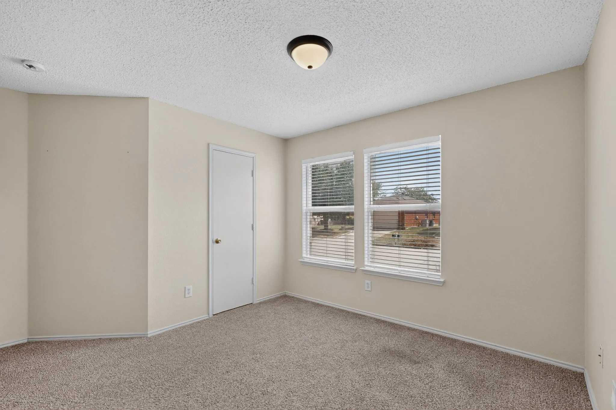 Single Family Residence For Rent in Denton County , 1629 Thornhill Lane, Little Elm, Texas 75068, 4 Bedroom, 2 Bathroom, 2 Garage spaces, 1,894 Sqft, built in 2003, mls#21372159, Real Estate Agent in Little Elm, Homes For Rent in Denton county, Homes For Rent in Little Elm, Realtor in Little Elm Texas, Real Estate Brokerage Independent Realty Texas, Luminita Cordes Realtor