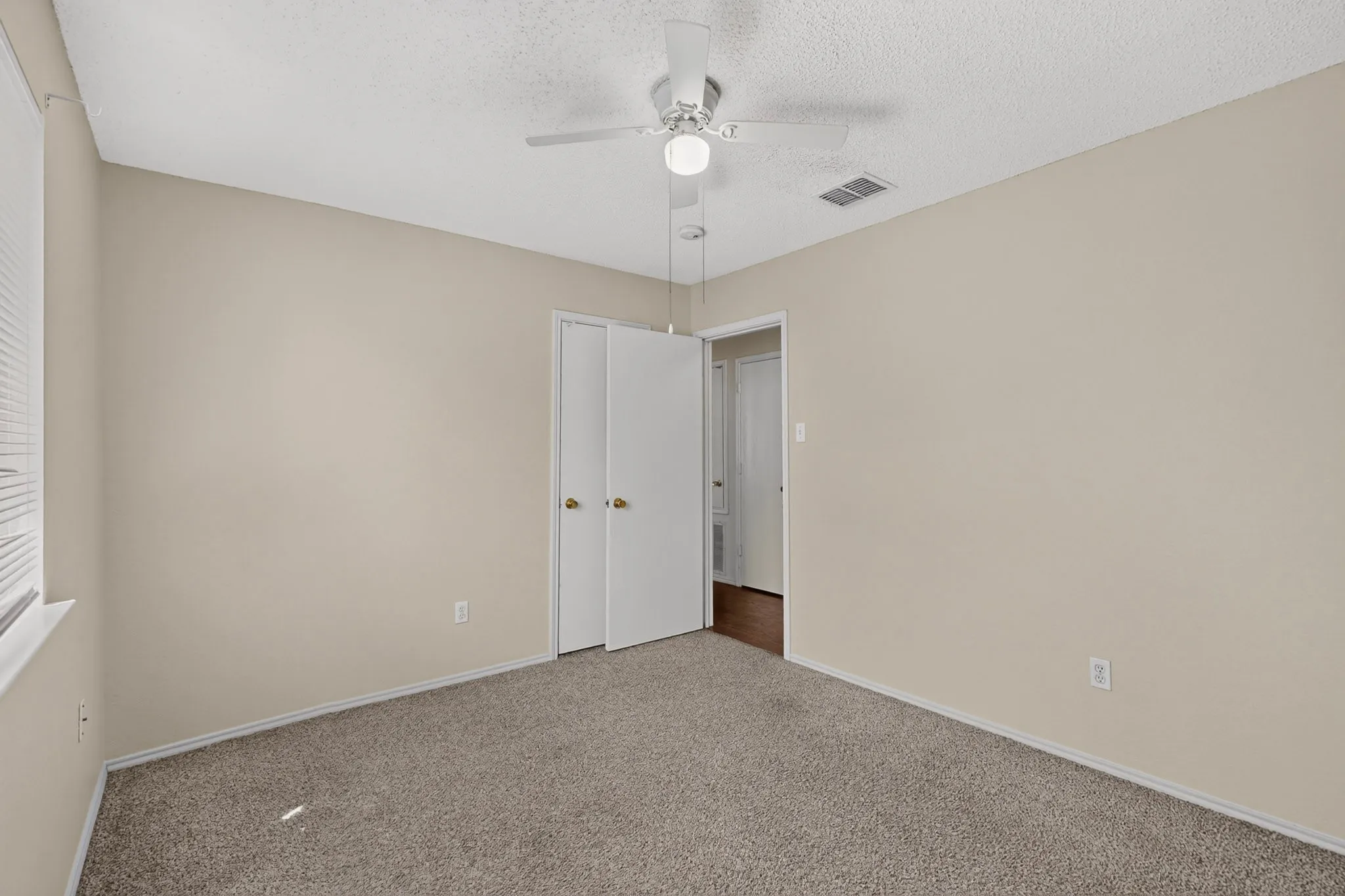 Single Family Residence For Rent in Denton County , 1629 Thornhill Lane, Little Elm, Texas 75068, 4 Bedroom, 2 Bathroom, 2 Garage spaces, 1,894 Sqft, built in 2003, mls#21372159, Real Estate Agent in Little Elm, Homes For Rent in Denton county, Homes For Rent in Little Elm, Realtor in Little Elm Texas, Real Estate Brokerage Independent Realty Texas, Luminita Cordes Realtor