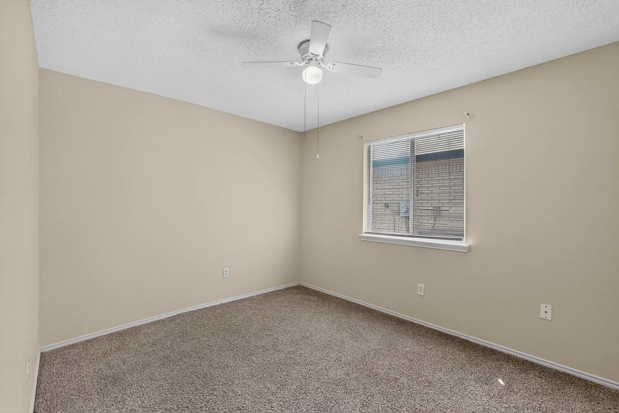 Single Family Residence For Rent in Denton County , 1629 Thornhill Lane, Little Elm, Texas 75068, 4 Bedroom, 2 Bathroom, 2 Garage spaces, 1,894 Sqft, built in 2003, mls#21372159, Real Estate Agent in Little Elm, Homes For Rent in Denton county, Homes For Rent in Little Elm, Realtor in Little Elm Texas, Real Estate Brokerage Independent Realty Texas, Luminita Cordes Realtor