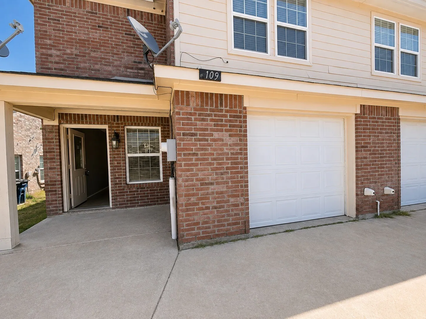 Duplex For Rent in Collin County , 1109 Parkway Trail, Princeton, Texas 75407, 3 Bedroom, 3 Bathroom, 1 Garage spaces, 1,388 Sqft, built in 2009, mls#21372188, Real Estate Agent in Princeton, Homes For Rent in Collin county, Homes For Rent in Princeton, Realtor in Princeton Texas, Real Estate Brokerage Independent Realty Texas, Luminita Cordes Realtor