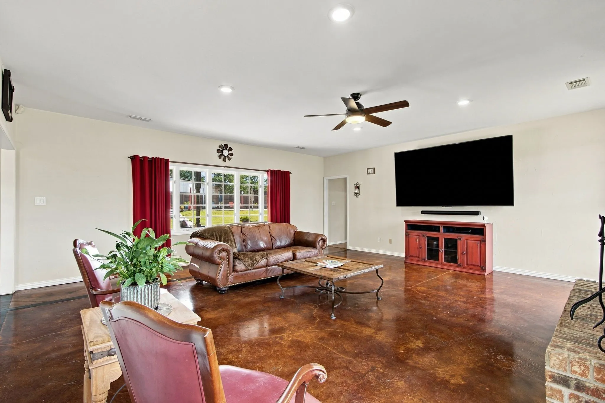 Single Family Residence For Sale in Denton County , 138 Green Oaks Drive, Bartonville, Texas 76226, 3 Bedroom, 3 Bathroom, 8 Garage spaces, 2,752 Sqft, built in 1982, mls#21369085, Real Estate Agent in Bartonville, Homes For Sale in Denton county, Homes For Sale in Bartonville, Realtor in Bartonville Texas, Real Estate Brokerage Independent Realty Texas, Luminita Cordes Realtor