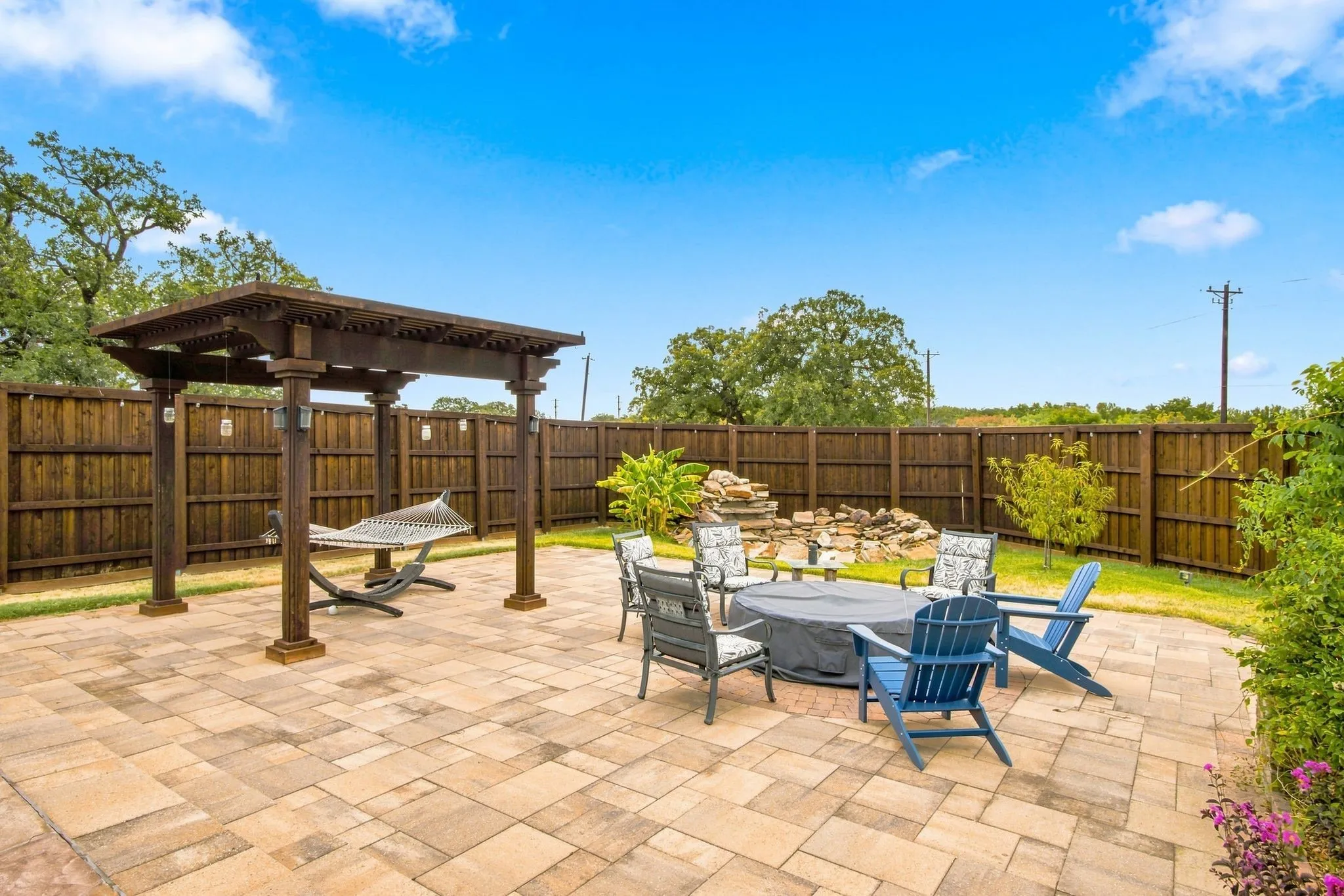 Single Family Residence For Sale in Denton County , 138 Green Oaks Drive, Bartonville, Texas 76226, 3 Bedroom, 3 Bathroom, 8 Garage spaces, 2,752 Sqft, built in 1982, mls#21369085, Real Estate Agent in Bartonville, Homes For Sale in Denton county, Homes For Sale in Bartonville, Realtor in Bartonville Texas, Real Estate Brokerage Independent Realty Texas, Luminita Cordes Realtor