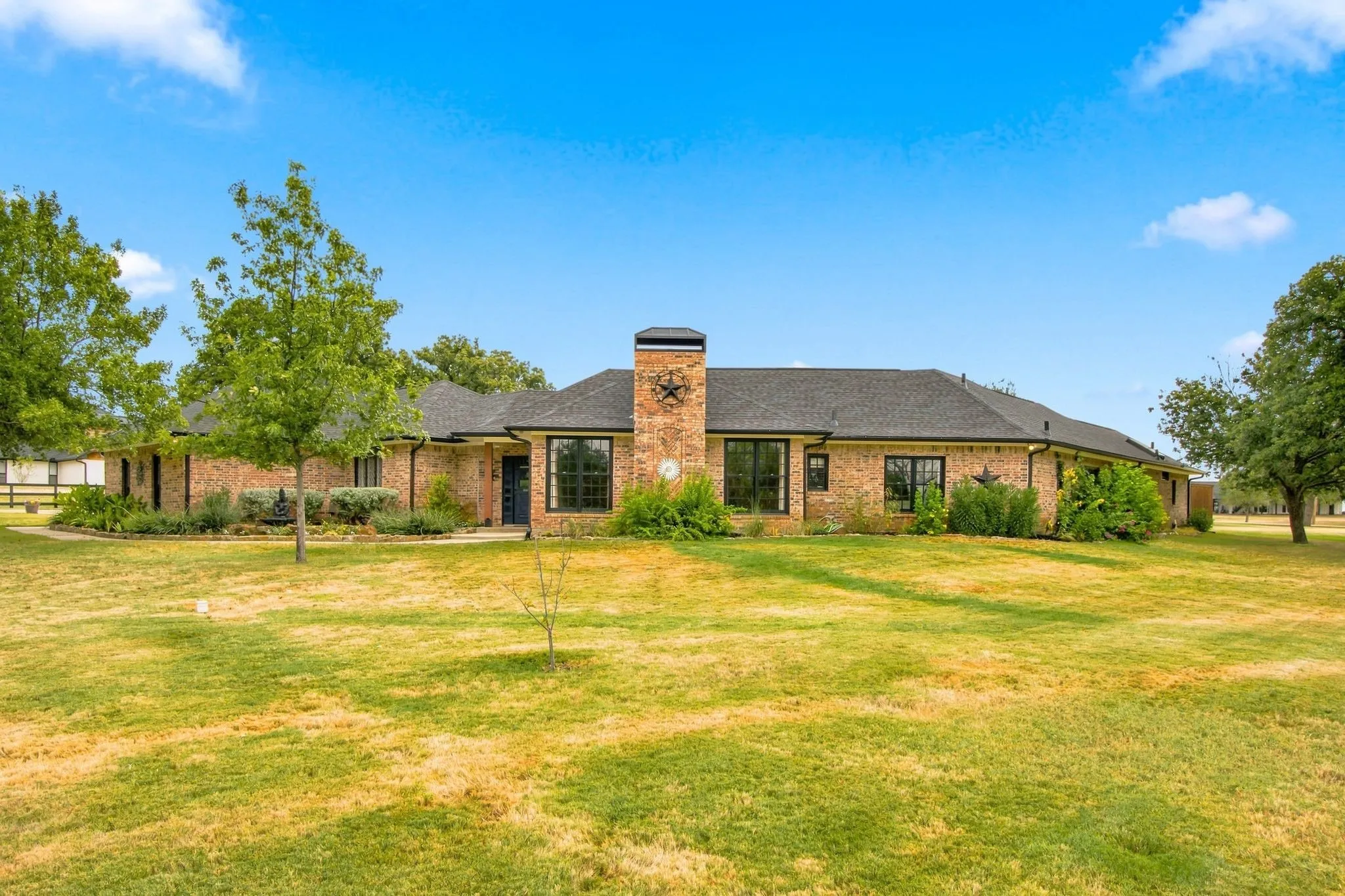 Single Family Residence For Sale in Denton County , 138 Green Oaks Drive, Bartonville, Texas 76226, 3 Bedroom, 3 Bathroom, 8 Garage spaces, 2,752 Sqft, built in 1982, mls#21369085, Real Estate Agent in Bartonville, Homes For Sale in Denton county, Homes For Sale in Bartonville, Realtor in Bartonville Texas, Real Estate Brokerage Independent Realty Texas, Luminita Cordes Realtor