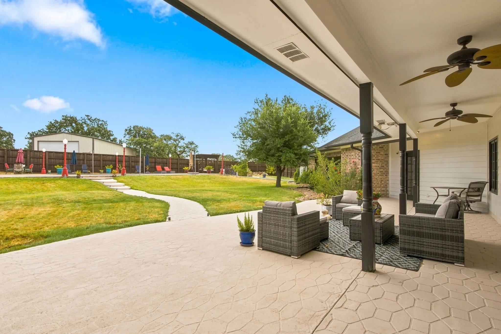 Single Family Residence For Sale in Denton County , 138 Green Oaks Drive, Bartonville, Texas 76226, 3 Bedroom, 3 Bathroom, 8 Garage spaces, 2,752 Sqft, built in 1982, mls#21369085, Real Estate Agent in Bartonville, Homes For Sale in Denton county, Homes For Sale in Bartonville, Realtor in Bartonville Texas, Real Estate Brokerage Independent Realty Texas, Luminita Cordes Realtor