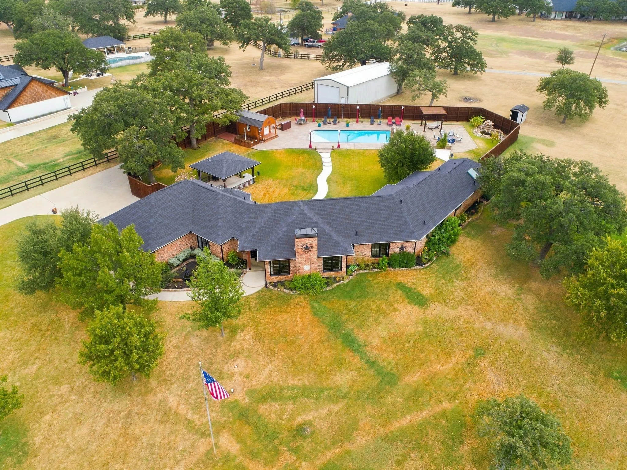 Single Family Residence For Sale in Denton County , 138 Green Oaks Drive, Bartonville, Texas 76226, 3 Bedroom, 3 Bathroom, 8 Garage spaces, 2,752 Sqft, built in 1982, mls#21369085, Real Estate Agent in Bartonville, Homes For Sale in Denton county, Homes For Sale in Bartonville, Realtor in Bartonville Texas, Real Estate Brokerage Independent Realty Texas, Luminita Cordes Realtor