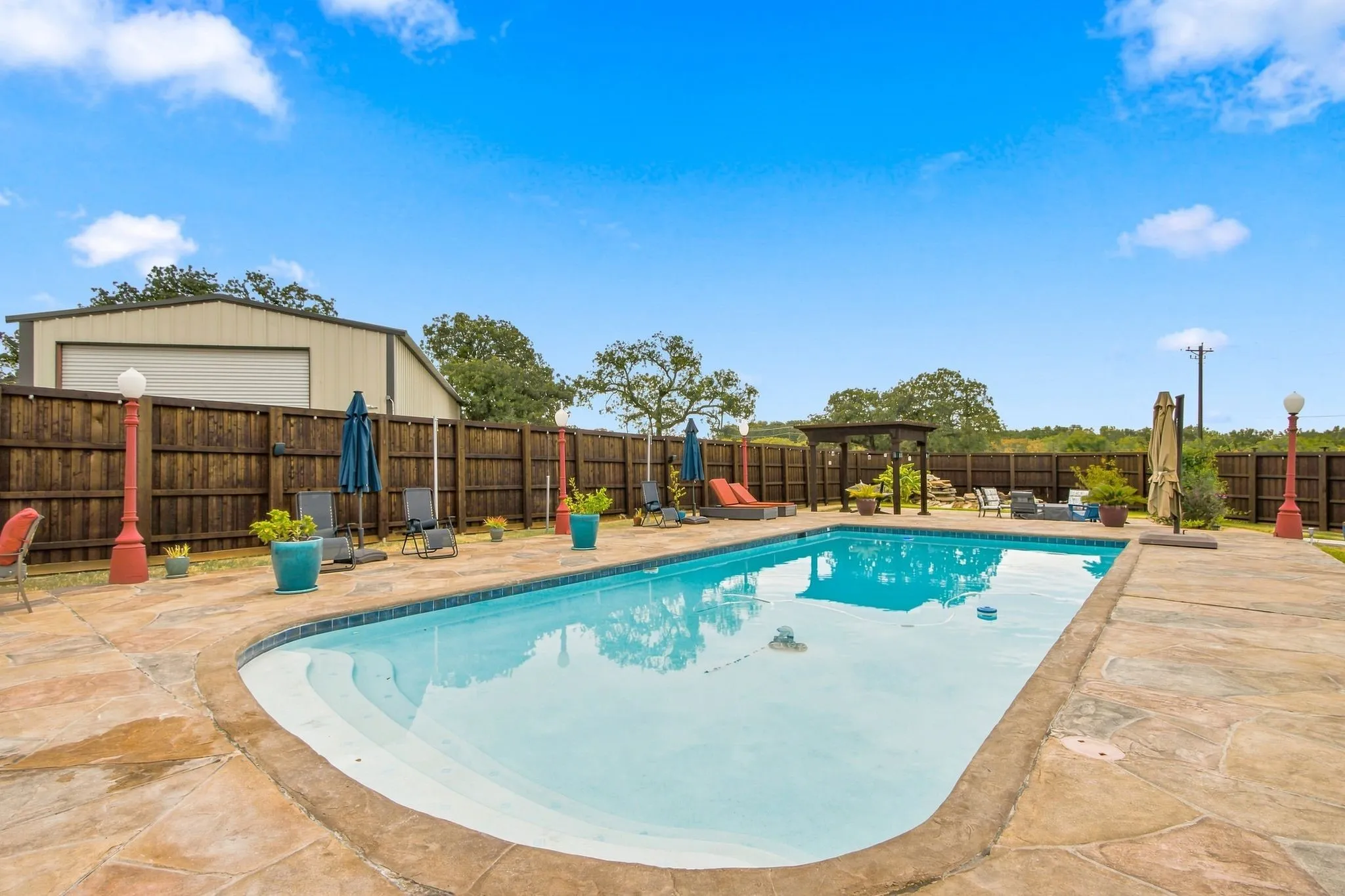 Single Family Residence For Sale in Denton County , 138 Green Oaks Drive, Bartonville, Texas 76226, 3 Bedroom, 3 Bathroom, 8 Garage spaces, 2,752 Sqft, built in 1982, mls#21369085, Real Estate Agent in Bartonville, Homes For Sale in Denton county, Homes For Sale in Bartonville, Realtor in Bartonville Texas, Real Estate Brokerage Independent Realty Texas, Luminita Cordes Realtor
