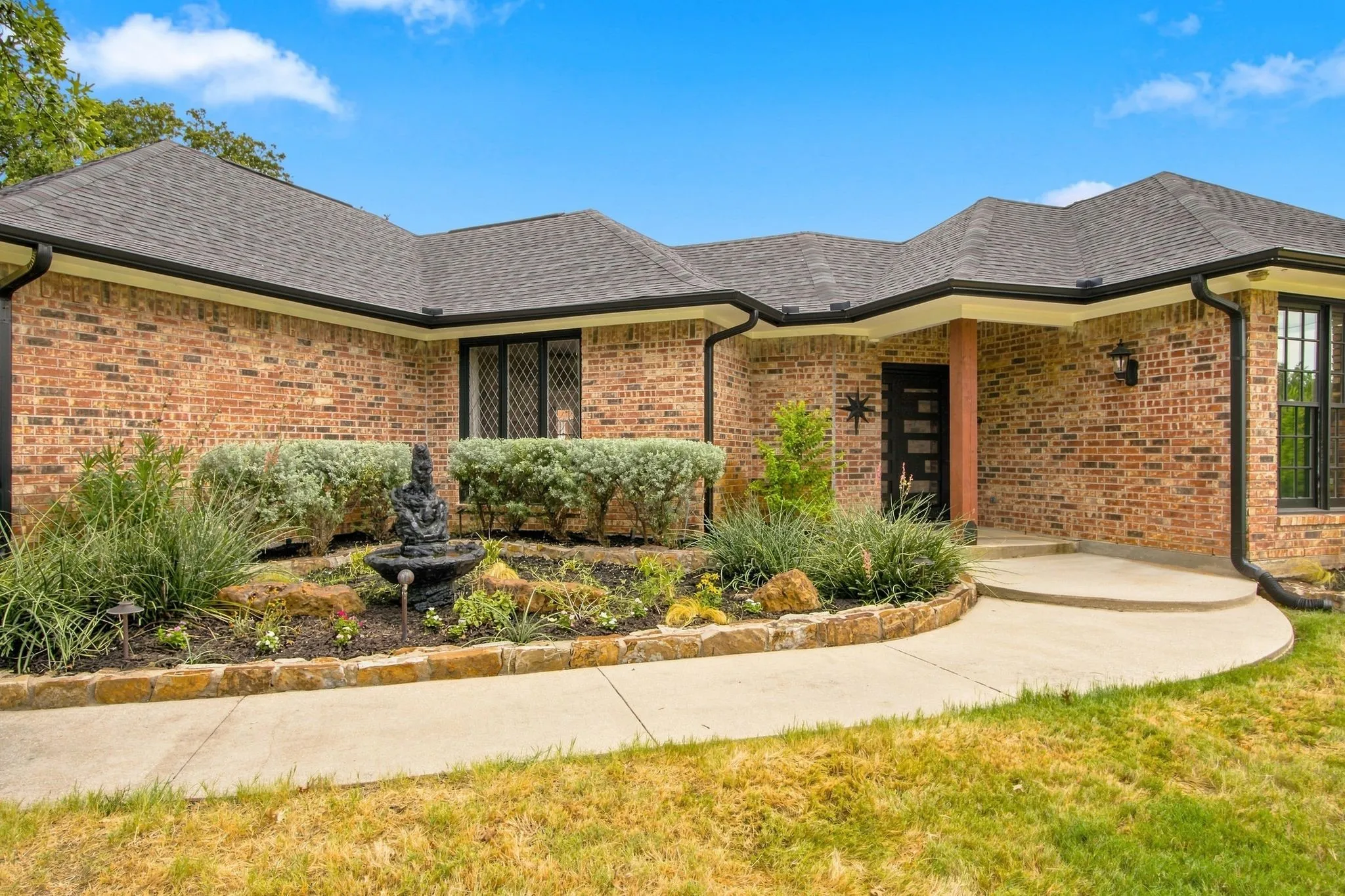Single Family Residence For Sale in Denton County , 138 Green Oaks Drive, Bartonville, Texas 76226, 3 Bedroom, 3 Bathroom, 8 Garage spaces, 2,752 Sqft, built in 1982, mls#21369085, Real Estate Agent in Bartonville, Homes For Sale in Denton county, Homes For Sale in Bartonville, Realtor in Bartonville Texas, Real Estate Brokerage Independent Realty Texas, Luminita Cordes Realtor