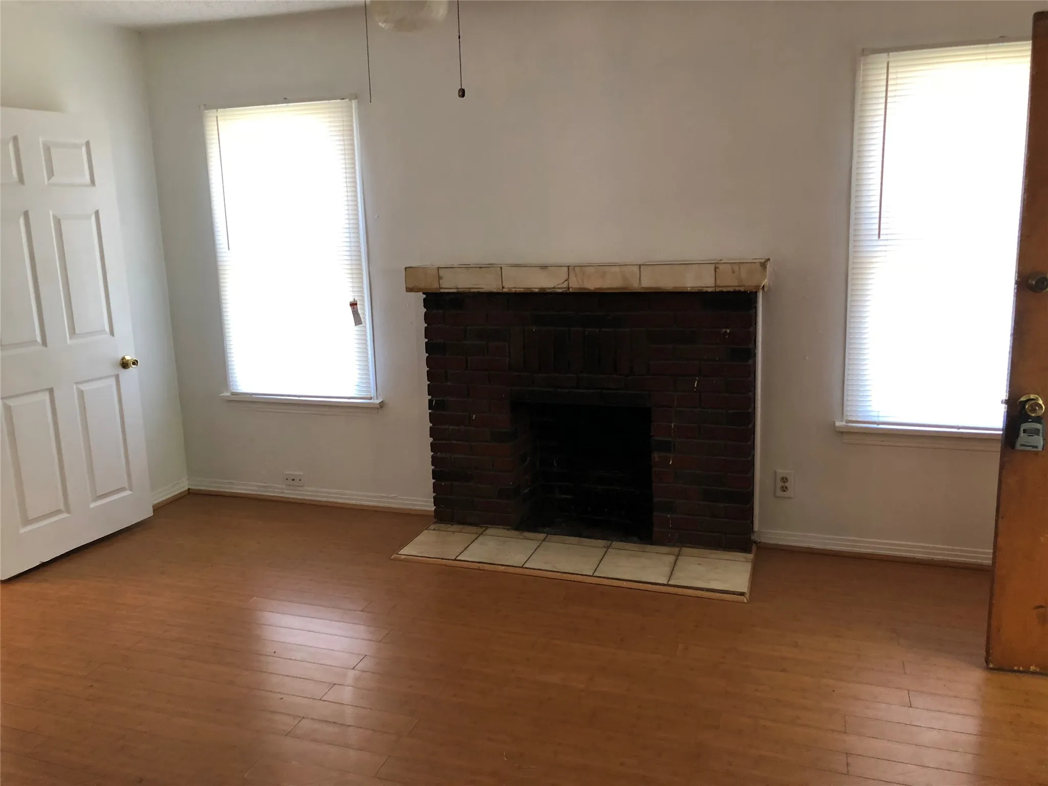 Single Family Residence For Rent in Tarrant County , 4800 Parrish Road, Haltom City, Texas 76117, 3 Bedroom, 2 Bathroom, Garage spaces, 1,152 Sqft, built in 1959, mls#21372189, Real Estate Agent in Haltom City, Homes For Rent in Tarrant county, Homes For Rent in Haltom City, Realtor in Haltom City Texas, Real Estate Brokerage Independent Realty Texas, Luminita Cordes Realtor