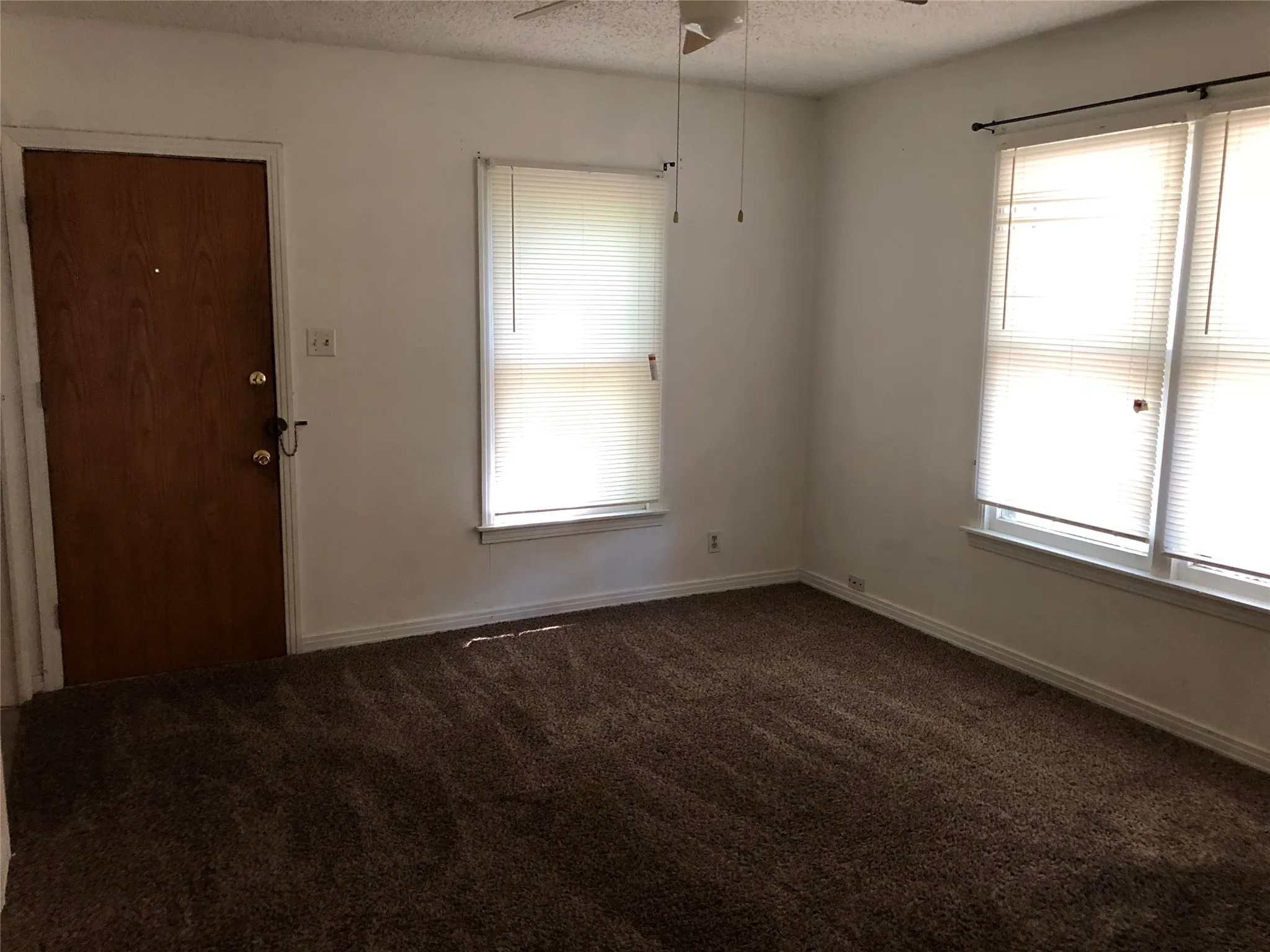 Single Family Residence For Rent in Tarrant County , 4800 Parrish Road, Haltom City, Texas 76117, 3 Bedroom, 2 Bathroom, Garage spaces, 1,152 Sqft, built in 1959, mls#21372189, Real Estate Agent in Haltom City, Homes For Rent in Tarrant county, Homes For Rent in Haltom City, Realtor in Haltom City Texas, Real Estate Brokerage Independent Realty Texas, Luminita Cordes Realtor