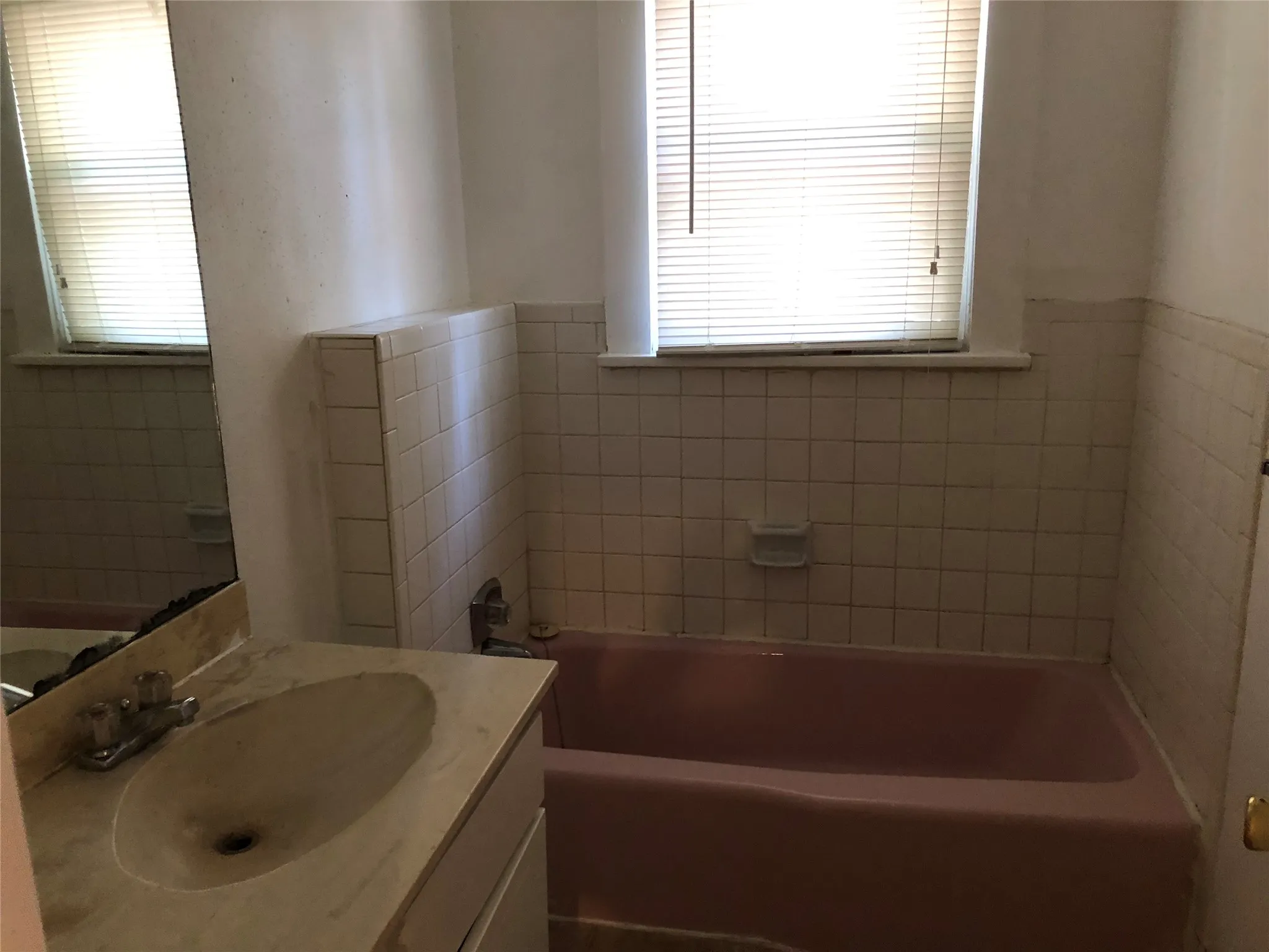 Single Family Residence For Rent in Tarrant County , 4800 Parrish Road, Haltom City, Texas 76117, 3 Bedroom, 2 Bathroom, Garage spaces, 1,152 Sqft, built in 1959, mls#21372189, Real Estate Agent in Haltom City, Homes For Rent in Tarrant county, Homes For Rent in Haltom City, Realtor in Haltom City Texas, Real Estate Brokerage Independent Realty Texas, Luminita Cordes Realtor