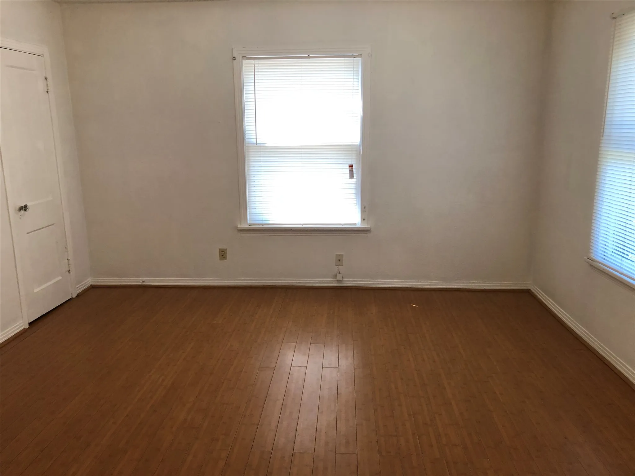 Single Family Residence For Rent in Tarrant County , 4800 Parrish Road, Haltom City, Texas 76117, 3 Bedroom, 2 Bathroom, Garage spaces, 1,152 Sqft, built in 1959, mls#21372189, Real Estate Agent in Haltom City, Homes For Rent in Tarrant county, Homes For Rent in Haltom City, Realtor in Haltom City Texas, Real Estate Brokerage Independent Realty Texas, Luminita Cordes Realtor