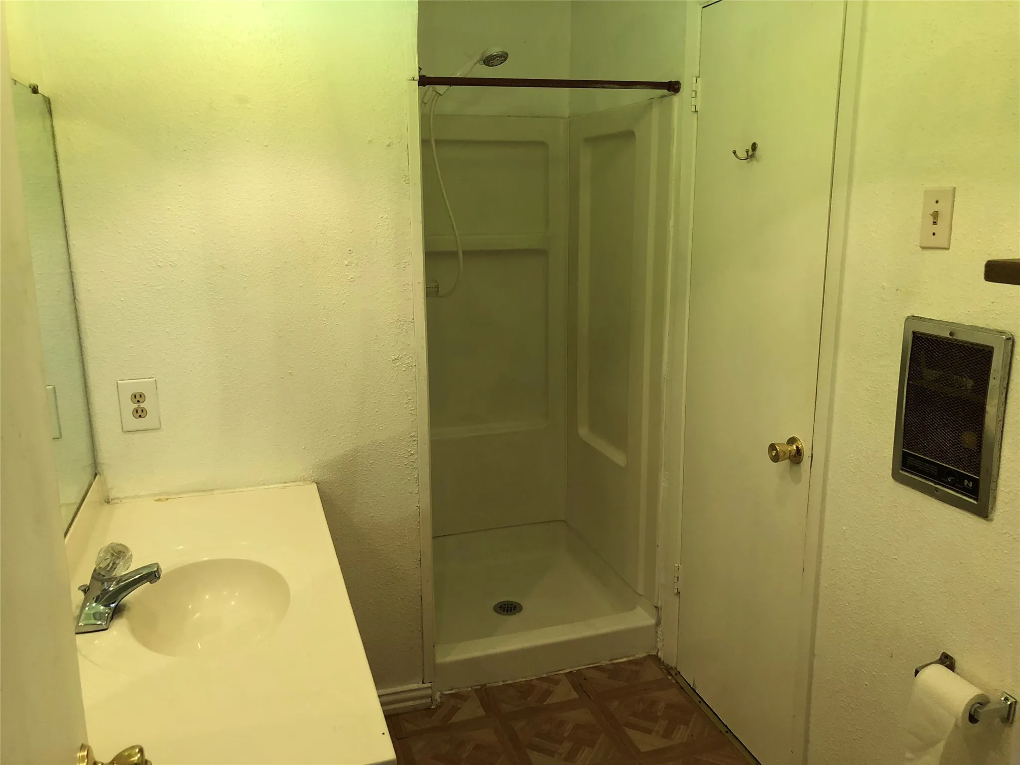 Single Family Residence For Rent in Tarrant County , 4800 Parrish Road, Haltom City, Texas 76117, 3 Bedroom, 2 Bathroom, Garage spaces, 1,152 Sqft, built in 1959, mls#21372189, Real Estate Agent in Haltom City, Homes For Rent in Tarrant county, Homes For Rent in Haltom City, Realtor in Haltom City Texas, Real Estate Brokerage Independent Realty Texas, Luminita Cordes Realtor