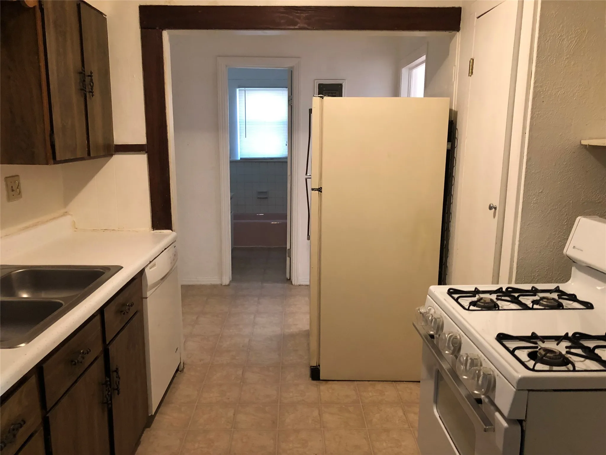 Single Family Residence For Rent in Tarrant County , 4800 Parrish Road, Haltom City, Texas 76117, 3 Bedroom, 2 Bathroom, Garage spaces, 1,152 Sqft, built in 1959, mls#21372189, Real Estate Agent in Haltom City, Homes For Rent in Tarrant county, Homes For Rent in Haltom City, Realtor in Haltom City Texas, Real Estate Brokerage Independent Realty Texas, Luminita Cordes Realtor