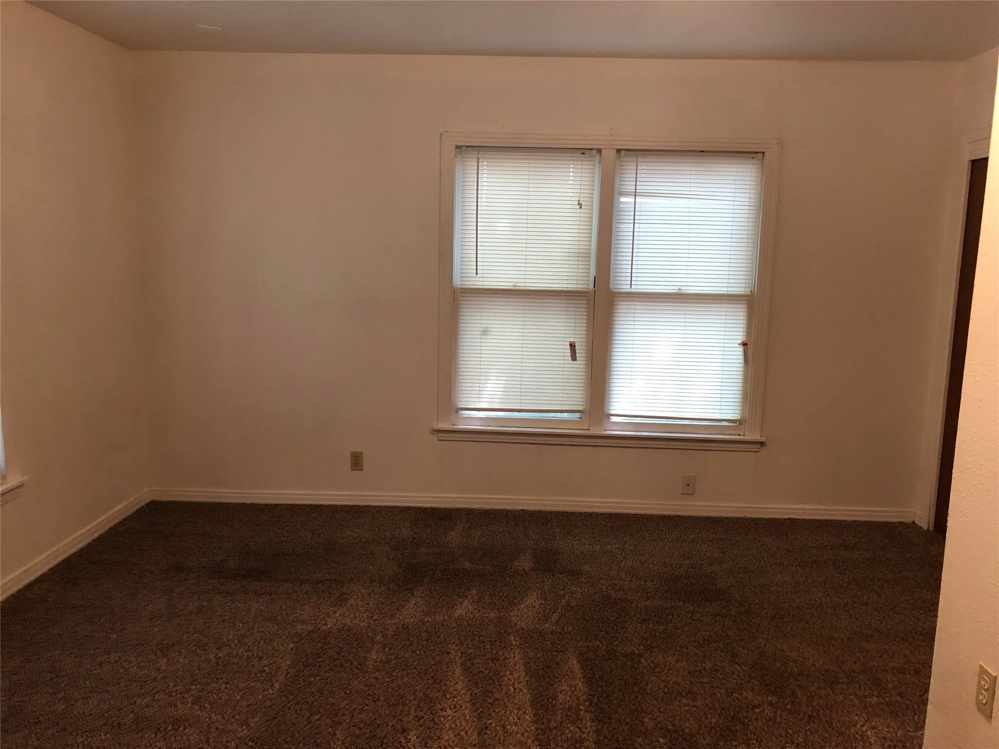 Single Family Residence For Rent in Tarrant County , 4800 Parrish Road, Haltom City, Texas 76117, 3 Bedroom, 2 Bathroom, Garage spaces, 1,152 Sqft, built in 1959, mls#21372189, Real Estate Agent in Haltom City, Homes For Rent in Tarrant county, Homes For Rent in Haltom City, Realtor in Haltom City Texas, Real Estate Brokerage Independent Realty Texas, Luminita Cordes Realtor