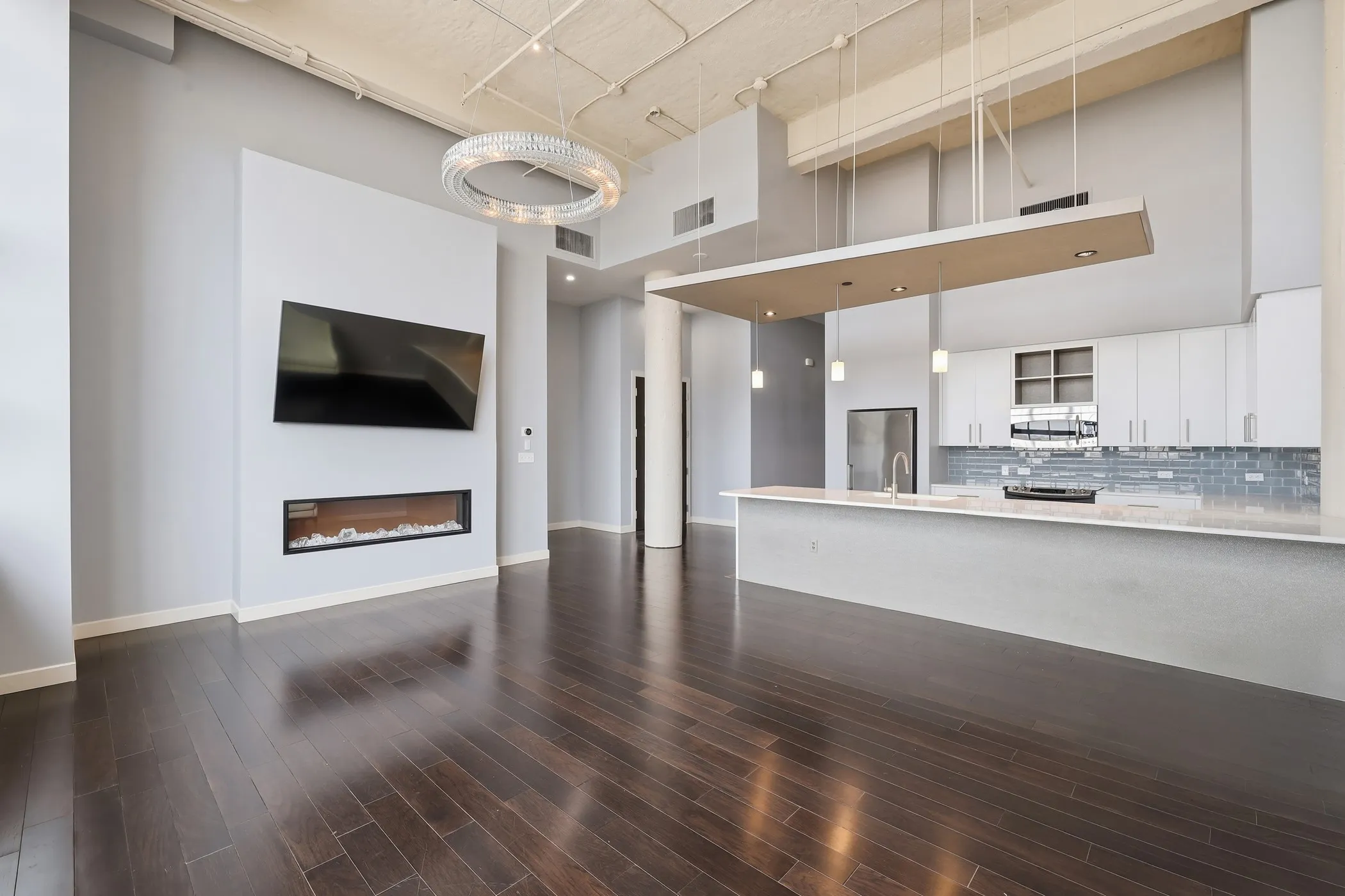 Condominium For Rent in Tarrant County , 2600 W 7th Street 1827, Fort Worth, Texas 76107, 3 Bedroom, 3 Bathroom, 2 Garage spaces, 2,621 Sqft, built in 1928, mls#21372028, Real Estate Agent in Fort Worth, Homes For Rent in Tarrant county, Homes For Rent in Fort Worth, Realtor in Fort Worth Texas, Real Estate Brokerage Independent Realty Texas, Luminita Cordes Realtor