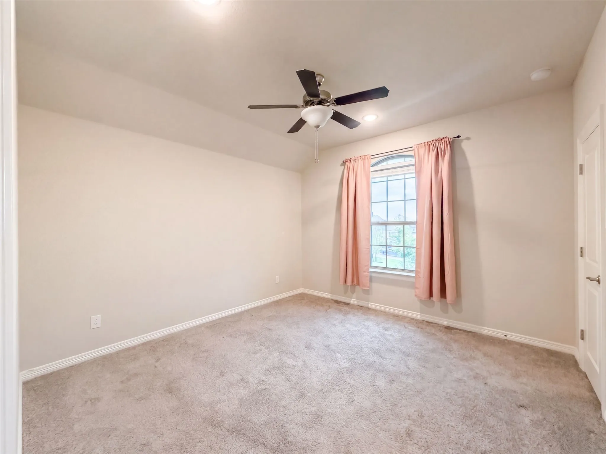 Single Family Residence For Sale in Collin County , 817 Shallow Creek Way, Mc Kinney, Texas 75071, 5 Bedroom, 4 Bathroom, 2 Garage spaces, 3,884 Sqft, built in 2020, mls#21372194, Real Estate Agent in Mc Kinney, Homes For Sale in Collin county, Homes For Sale in Mc Kinney, Realtor in Mc Kinney Texas, Real Estate Brokerage Independent Realty Texas, Luminita Cordes Realtor