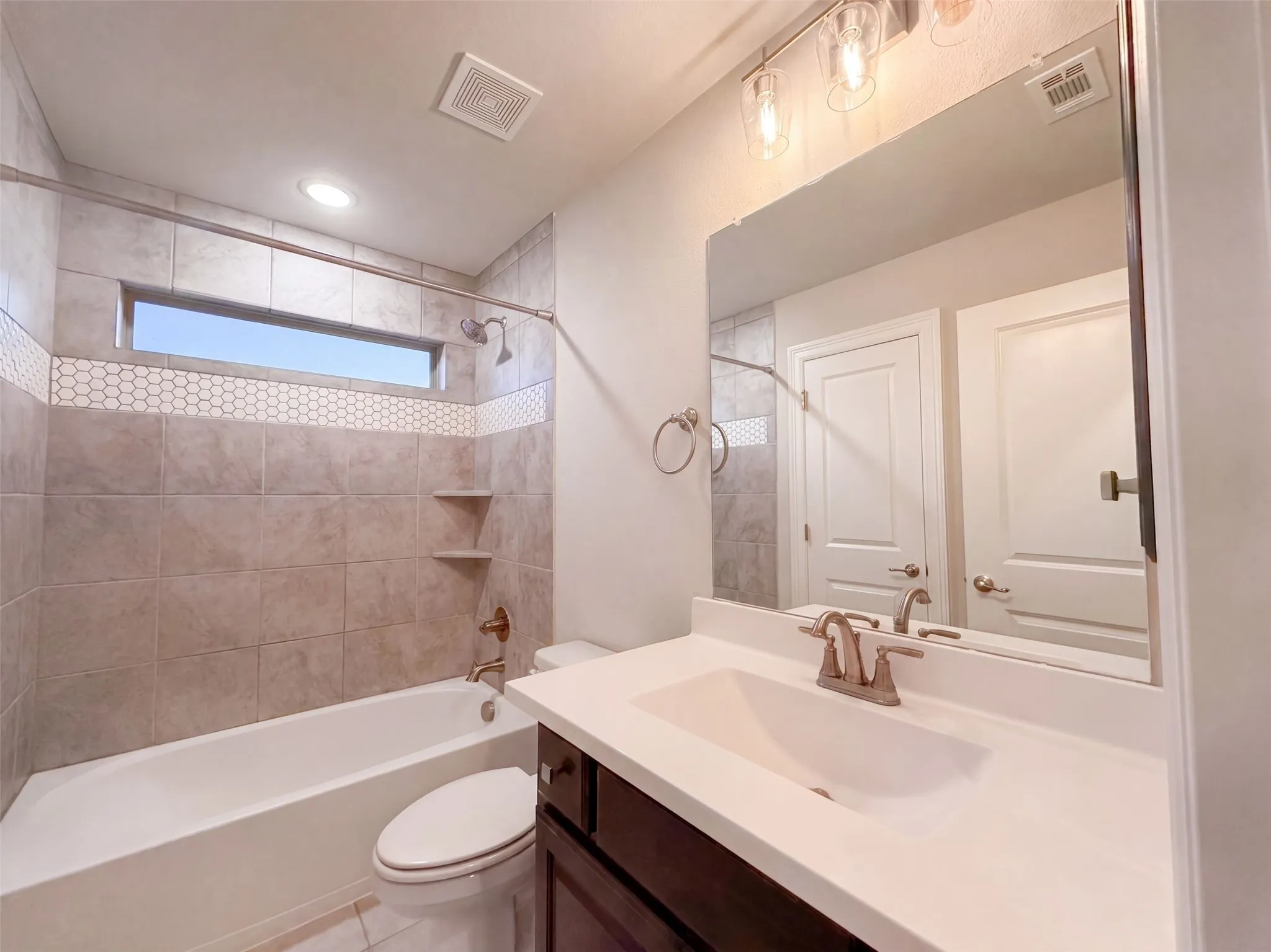 Single Family Residence For Sale in Collin County , 817 Shallow Creek Way, Mc Kinney, Texas 75071, 5 Bedroom, 4 Bathroom, 2 Garage spaces, 3,884 Sqft, built in 2020, mls#21372194, Real Estate Agent in Mc Kinney, Homes For Sale in Collin county, Homes For Sale in Mc Kinney, Realtor in Mc Kinney Texas, Real Estate Brokerage Independent Realty Texas, Luminita Cordes Realtor