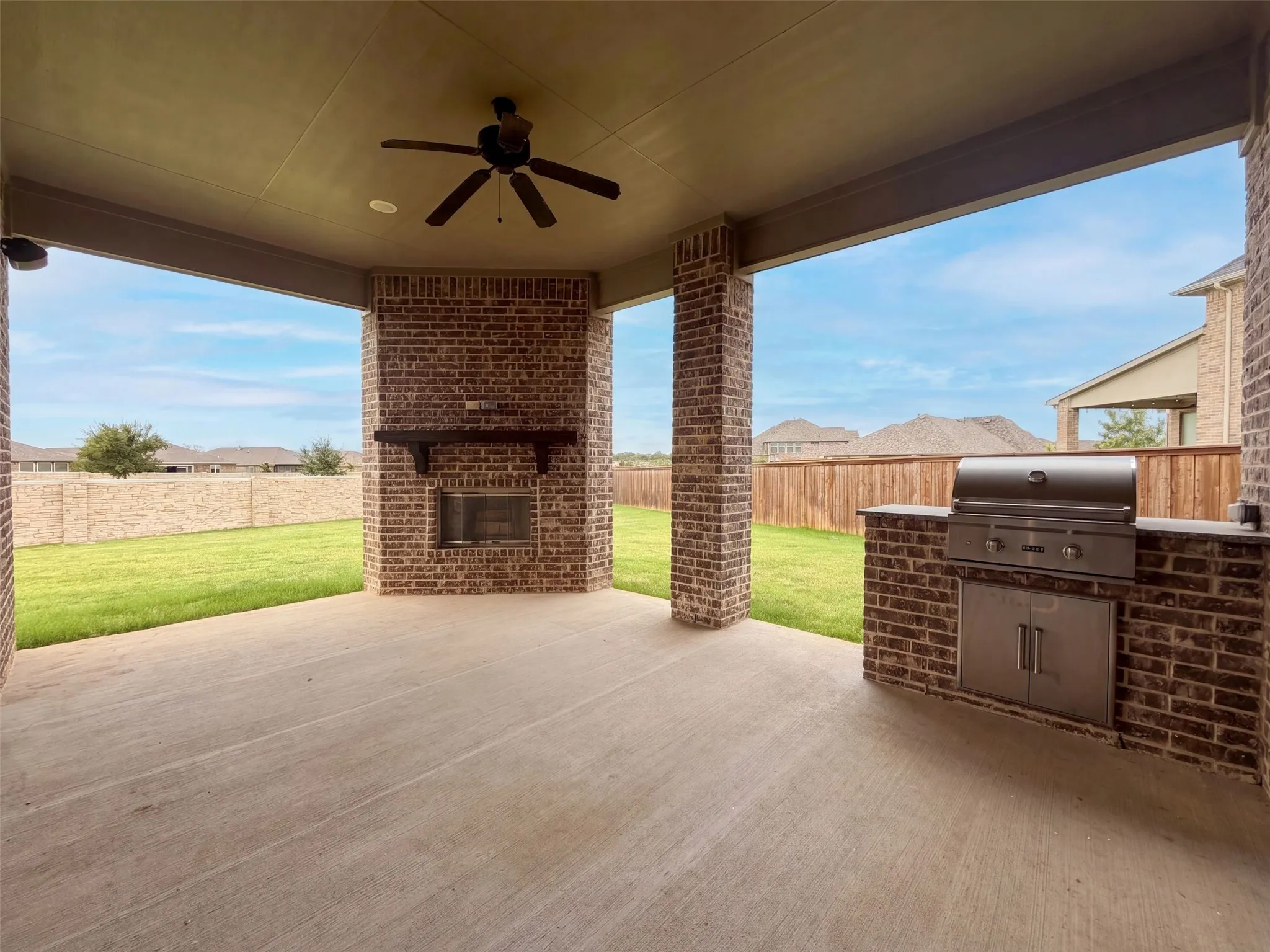 Single Family Residence For Sale in Collin County , 817 Shallow Creek Way, Mc Kinney, Texas 75071, 5 Bedroom, 4 Bathroom, 2 Garage spaces, 3,884 Sqft, built in 2020, mls#21372194, Real Estate Agent in Mc Kinney, Homes For Sale in Collin county, Homes For Sale in Mc Kinney, Realtor in Mc Kinney Texas, Real Estate Brokerage Independent Realty Texas, Luminita Cordes Realtor