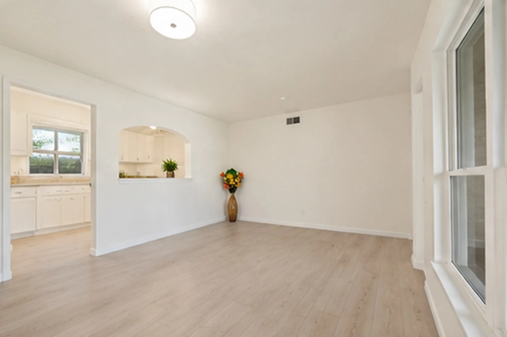 Single Family Residence For Rent in Dallas County , 2314 BRIARWOOD Lane, Carrollton, Texas 75006, 4 Bedroom, 2 Bathroom, Garage spaces, 1,405 Sqft, built in 1962, mls#21372201, Real Estate Agent in Carrollton, Homes For Rent in Dallas county, Homes For Rent in Carrollton, Realtor in Carrollton Texas, Real Estate Brokerage Independent Realty Texas, Luminita Cordes Realtor