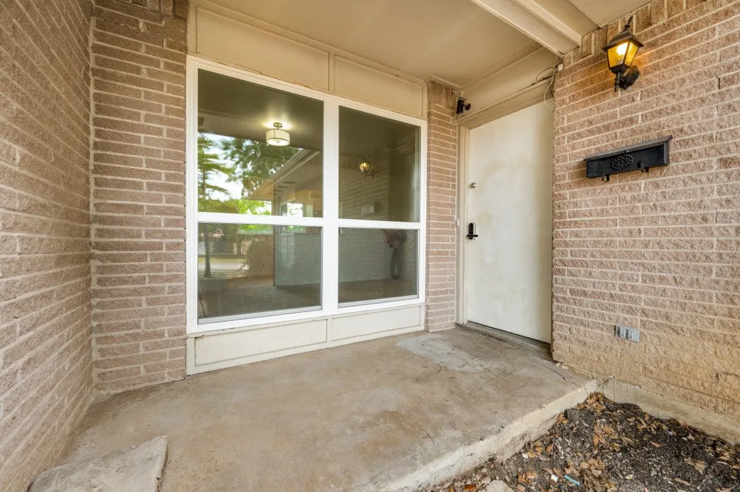 Single Family Residence For Rent in Dallas County , 2314 BRIARWOOD Lane, Carrollton, Texas 75006, 4 Bedroom, 2 Bathroom, Garage spaces, 1,405 Sqft, built in 1962, mls#21372201, Real Estate Agent in Carrollton, Homes For Rent in Dallas county, Homes For Rent in Carrollton, Realtor in Carrollton Texas, Real Estate Brokerage Independent Realty Texas, Luminita Cordes Realtor