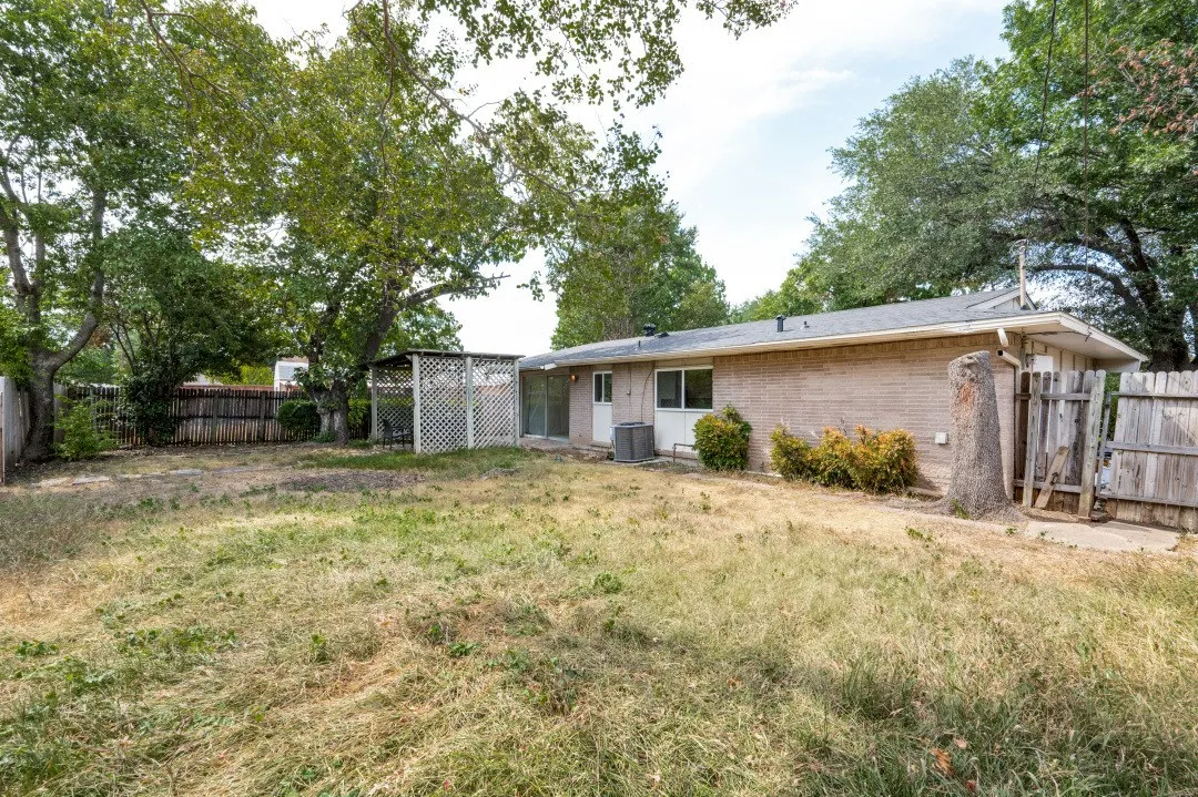 Single Family Residence For Rent in Dallas County , 2314 BRIARWOOD Lane, Carrollton, Texas 75006, 4 Bedroom, 2 Bathroom, Garage spaces, 1,405 Sqft, built in 1962, mls#21372201, Real Estate Agent in Carrollton, Homes For Rent in Dallas county, Homes For Rent in Carrollton, Realtor in Carrollton Texas, Real Estate Brokerage Independent Realty Texas, Luminita Cordes Realtor