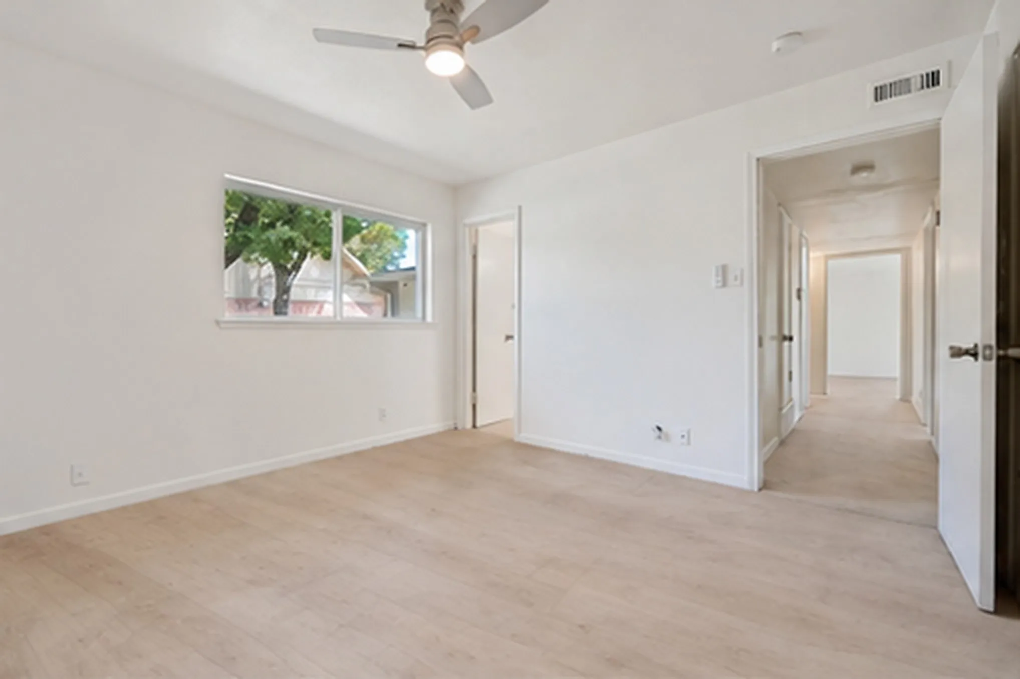Single Family Residence For Rent in Dallas County , 2314 BRIARWOOD Lane, Carrollton, Texas 75006, 4 Bedroom, 2 Bathroom, Garage spaces, 1,405 Sqft, built in 1962, mls#21372201, Real Estate Agent in Carrollton, Homes For Rent in Dallas county, Homes For Rent in Carrollton, Realtor in Carrollton Texas, Real Estate Brokerage Independent Realty Texas, Luminita Cordes Realtor
