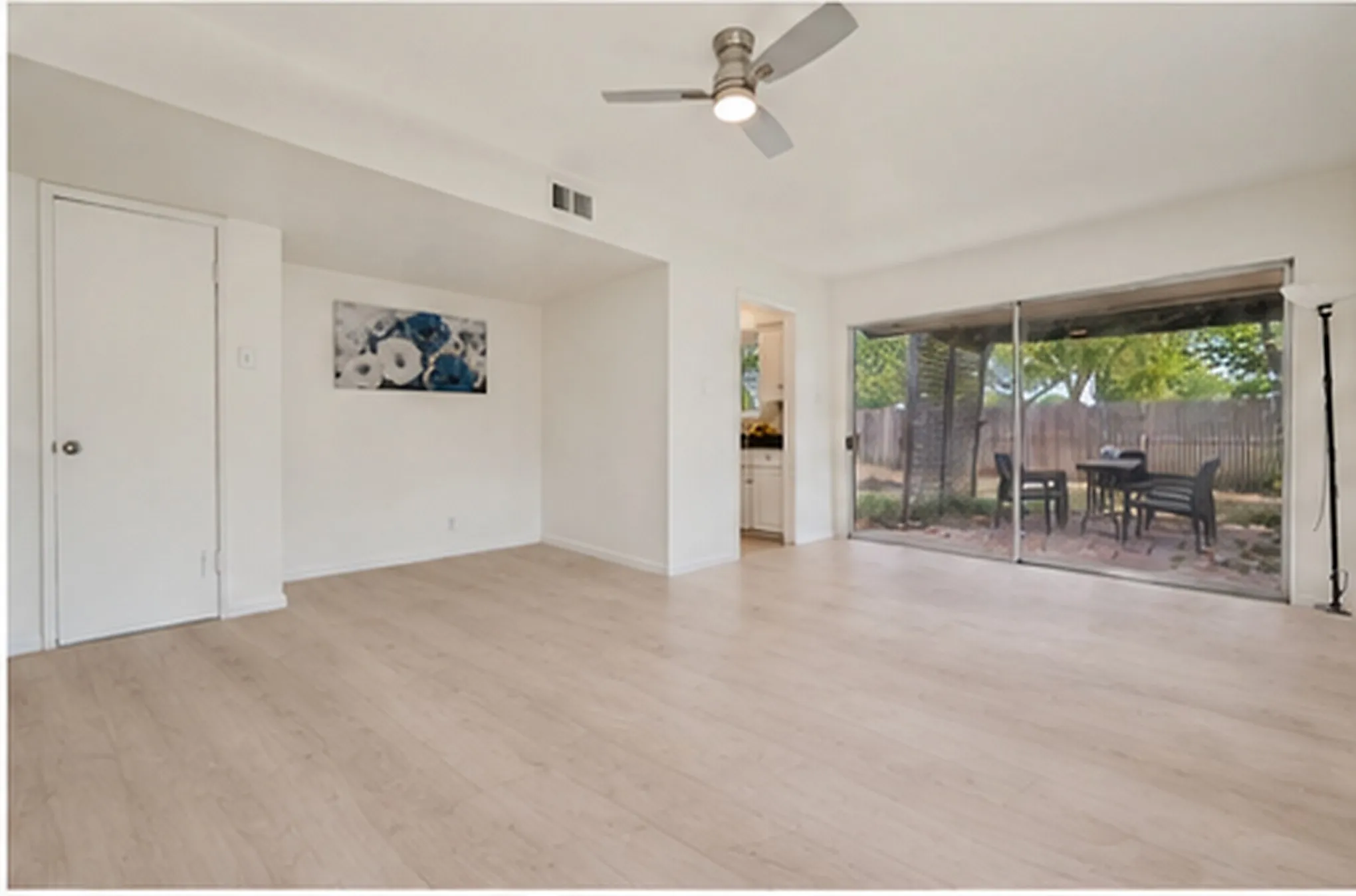 Single Family Residence For Rent in Dallas County , 2314 BRIARWOOD Lane, Carrollton, Texas 75006, 4 Bedroom, 2 Bathroom, Garage spaces, 1,405 Sqft, built in 1962, mls#21372201, Real Estate Agent in Carrollton, Homes For Rent in Dallas county, Homes For Rent in Carrollton, Realtor in Carrollton Texas, Real Estate Brokerage Independent Realty Texas, Luminita Cordes Realtor