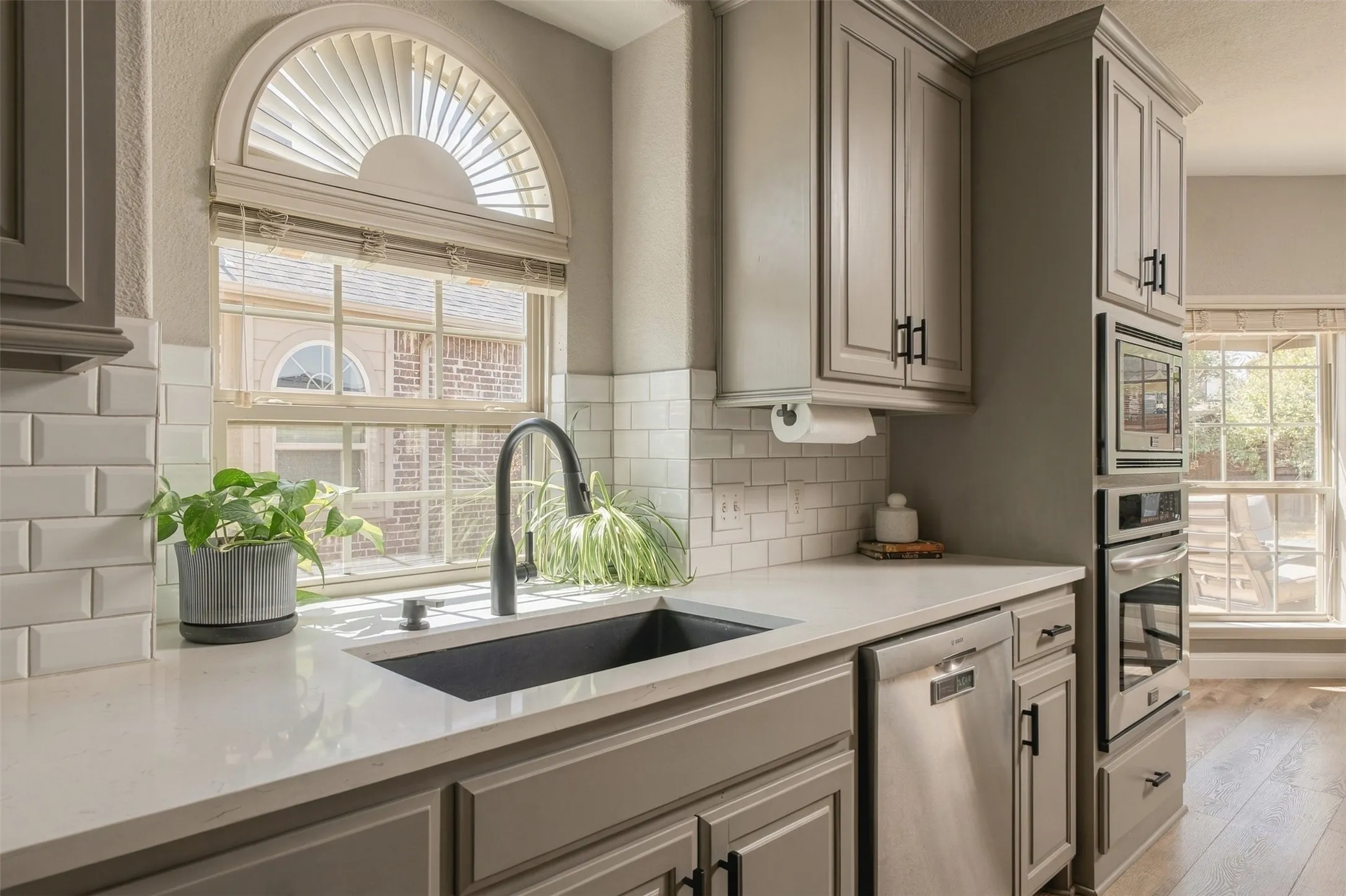 Single Family Residence For Sale in Denton County , 13909 Sparrow Hill Drive, Little Elm, Texas 75068, 5 Bedroom, 4 Bathroom, 3 Garage spaces, 3,759 Sqft, built in 2013, mls#21372127, Real Estate Agent in Little Elm, Homes For Sale in Denton county, Homes For Sale in Little Elm, Realtor in Little Elm Texas, Real Estate Brokerage Independent Realty Texas, Luminita Cordes Realtor