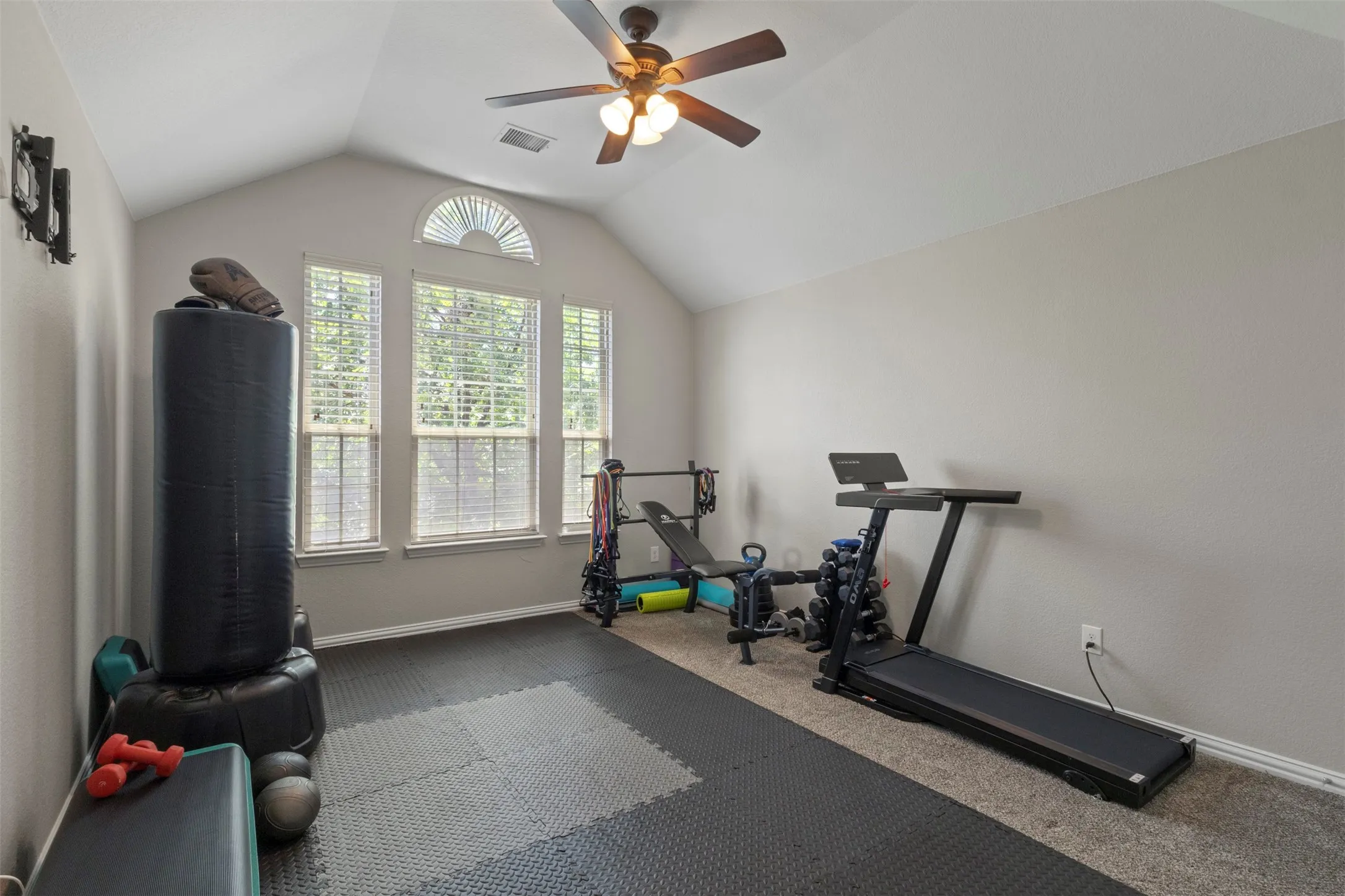Single Family Residence For Sale in Denton County , 13909 Sparrow Hill Drive, Little Elm, Texas 75068, 5 Bedroom, 4 Bathroom, 3 Garage spaces, 3,759 Sqft, built in 2013, mls#21372127, Real Estate Agent in Little Elm, Homes For Sale in Denton county, Homes For Sale in Little Elm, Realtor in Little Elm Texas, Real Estate Brokerage Independent Realty Texas, Luminita Cordes Realtor