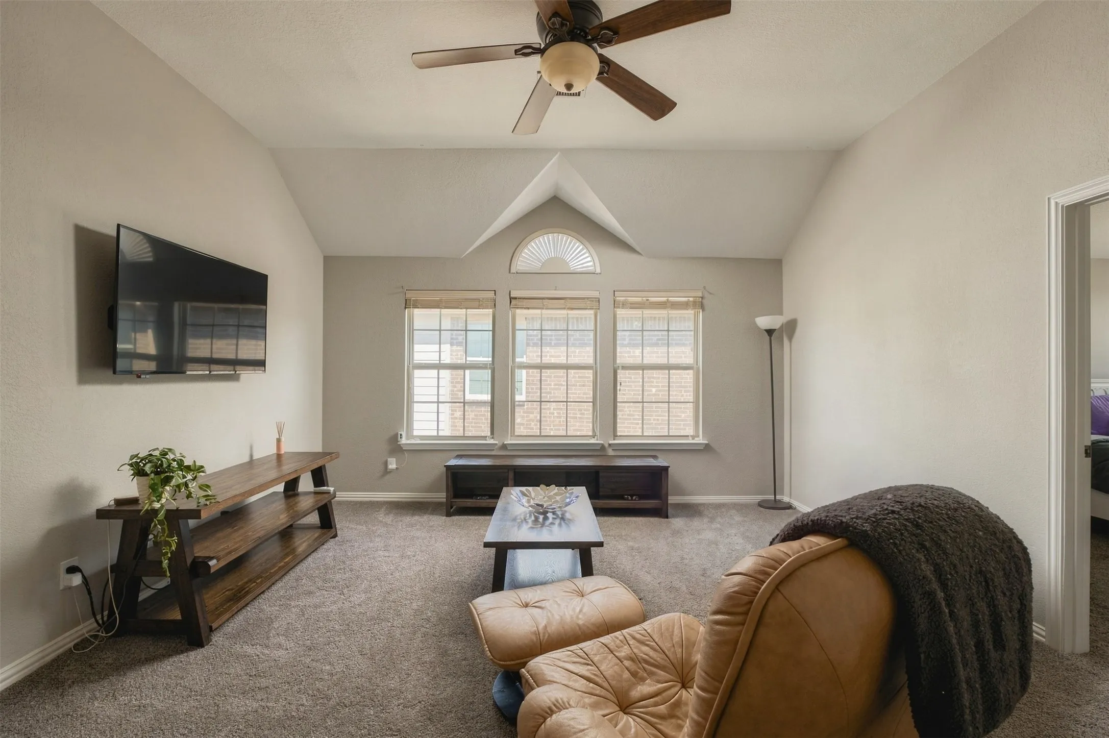 Single Family Residence For Sale in Denton County , 13909 Sparrow Hill Drive, Little Elm, Texas 75068, 5 Bedroom, 4 Bathroom, 3 Garage spaces, 3,759 Sqft, built in 2013, mls#21372127, Real Estate Agent in Little Elm, Homes For Sale in Denton county, Homes For Sale in Little Elm, Realtor in Little Elm Texas, Real Estate Brokerage Independent Realty Texas, Luminita Cordes Realtor