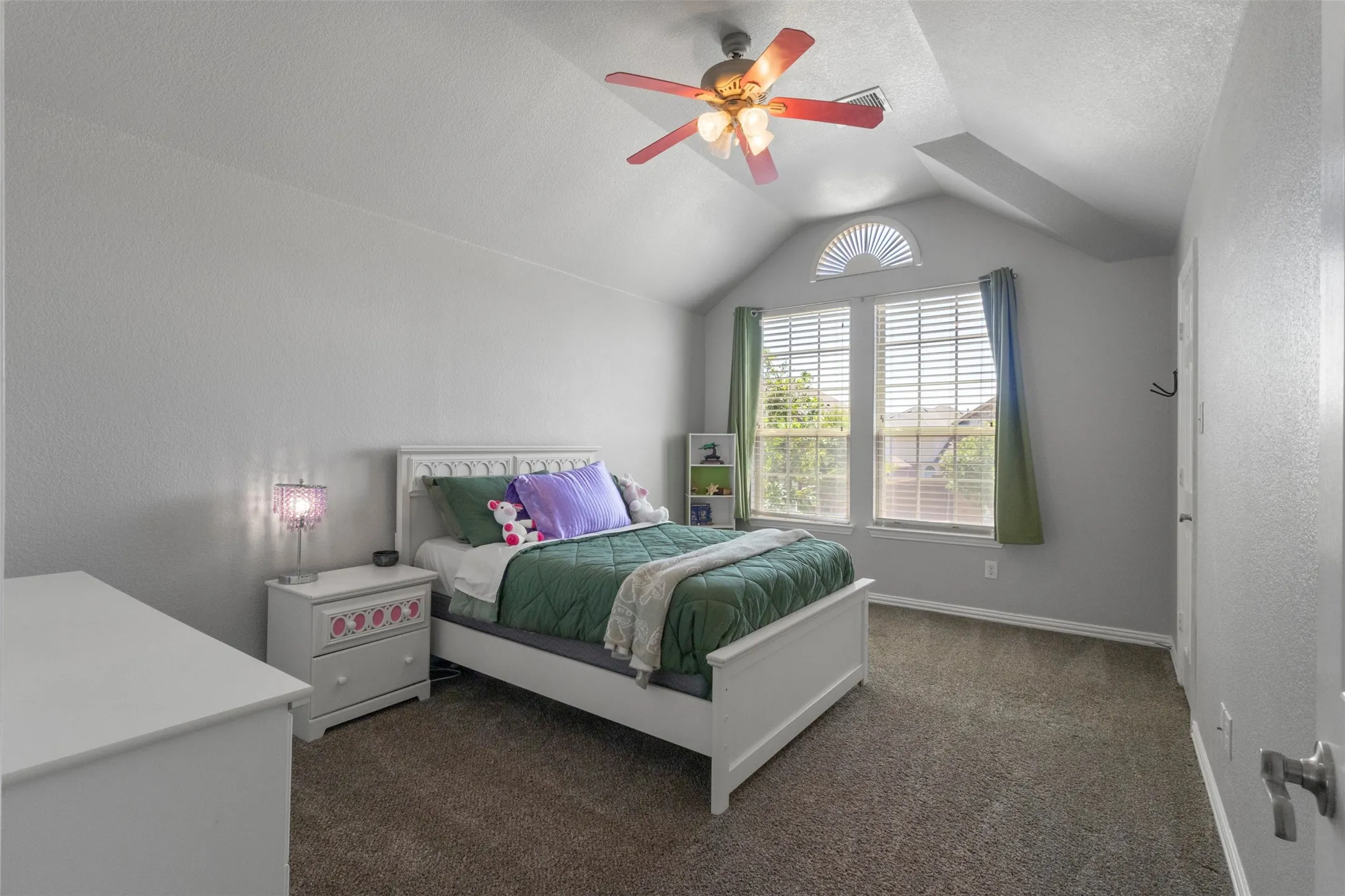 Single Family Residence For Sale in Denton County , 13909 Sparrow Hill Drive, Little Elm, Texas 75068, 5 Bedroom, 4 Bathroom, 3 Garage spaces, 3,759 Sqft, built in 2013, mls#21372127, Real Estate Agent in Little Elm, Homes For Sale in Denton county, Homes For Sale in Little Elm, Realtor in Little Elm Texas, Real Estate Brokerage Independent Realty Texas, Luminita Cordes Realtor