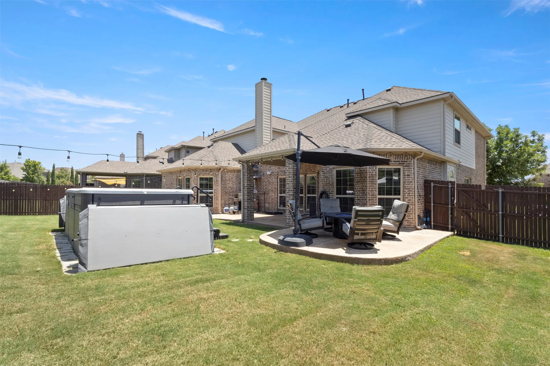 Single Family Residence For Sale in Denton County , 13909 Sparrow Hill Drive, Little Elm, Texas 75068, 5 Bedroom, 4 Bathroom, 3 Garage spaces, 3,759 Sqft, built in 2013, mls#21372127, Real Estate Agent in Little Elm, Homes For Sale in Denton county, Homes For Sale in Little Elm, Realtor in Little Elm Texas, Real Estate Brokerage Independent Realty Texas, Luminita Cordes Realtor