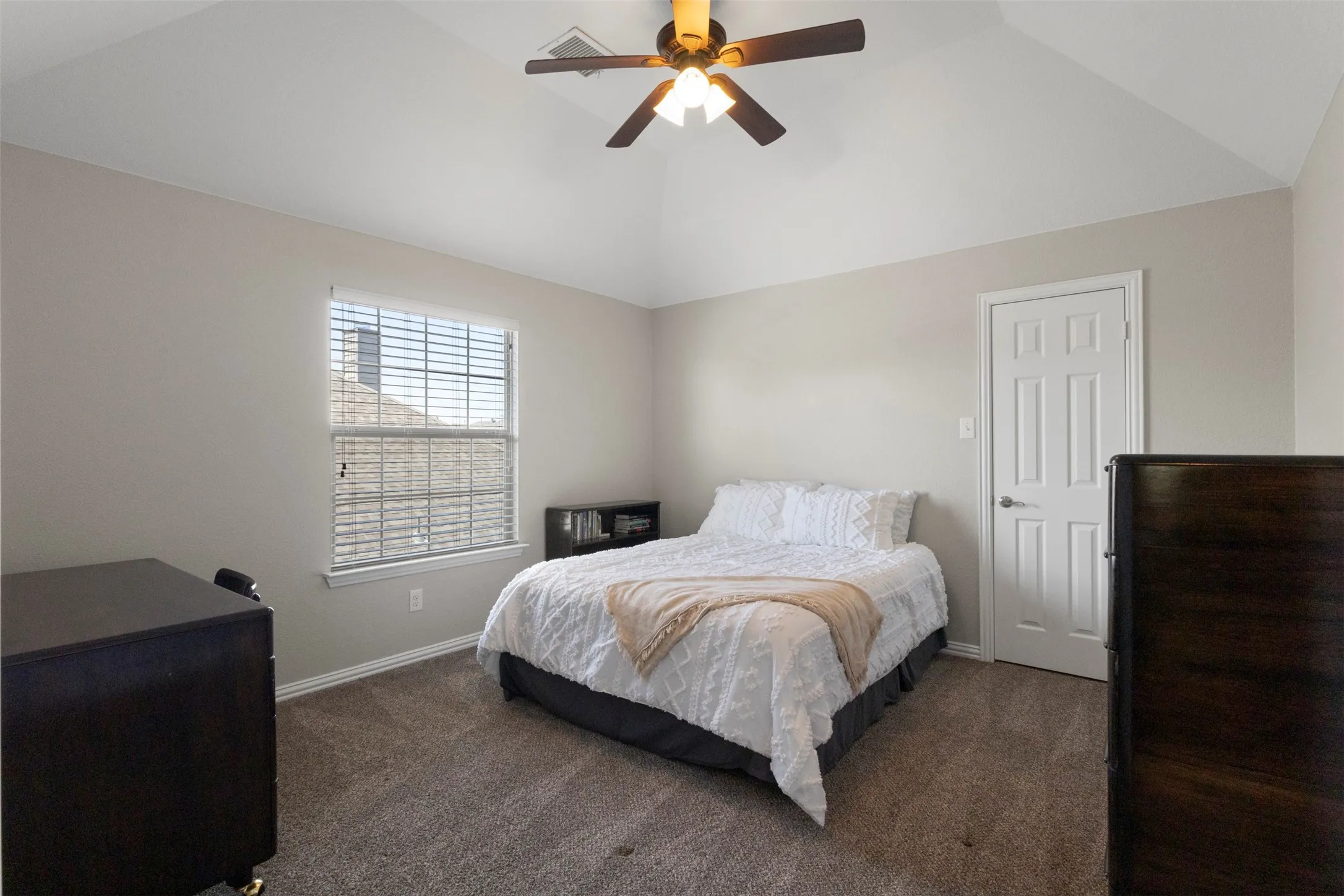 Single Family Residence For Sale in Denton County , 13909 Sparrow Hill Drive, Little Elm, Texas 75068, 5 Bedroom, 4 Bathroom, 3 Garage spaces, 3,759 Sqft, built in 2013, mls#21372127, Real Estate Agent in Little Elm, Homes For Sale in Denton county, Homes For Sale in Little Elm, Realtor in Little Elm Texas, Real Estate Brokerage Independent Realty Texas, Luminita Cordes Realtor