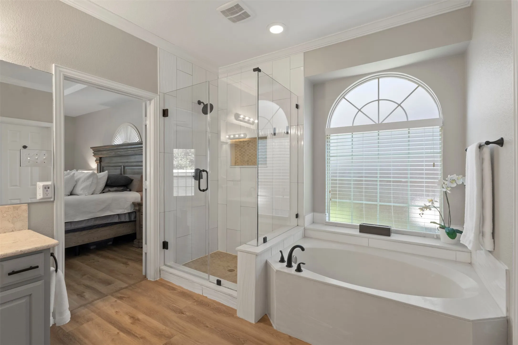 Single Family Residence For Sale in Denton County , 13909 Sparrow Hill Drive, Little Elm, Texas 75068, 5 Bedroom, 4 Bathroom, 3 Garage spaces, 3,759 Sqft, built in 2013, mls#21372127, Real Estate Agent in Little Elm, Homes For Sale in Denton county, Homes For Sale in Little Elm, Realtor in Little Elm Texas, Real Estate Brokerage Independent Realty Texas, Luminita Cordes Realtor
