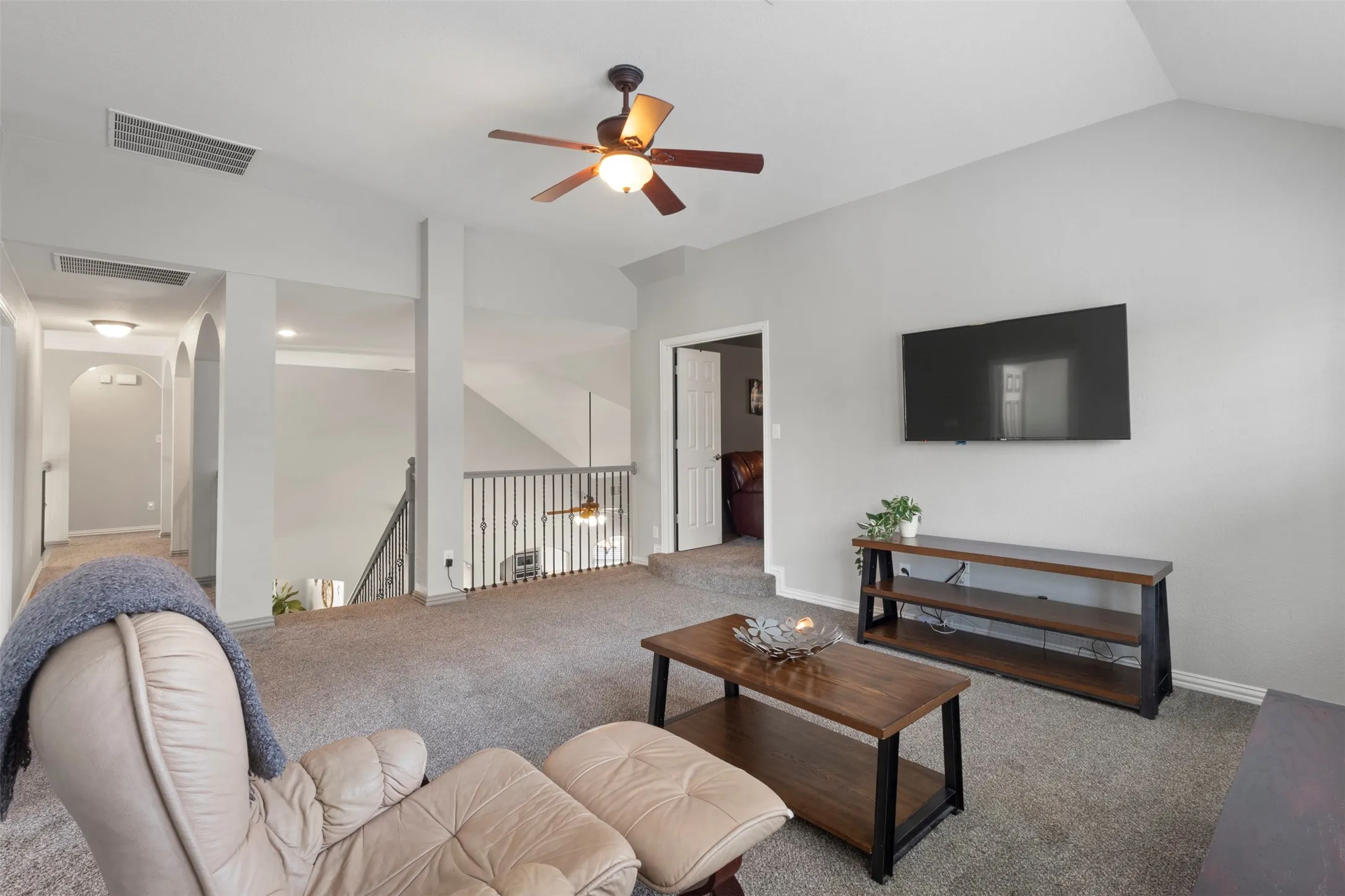 Single Family Residence For Sale in Denton County , 13909 Sparrow Hill Drive, Little Elm, Texas 75068, 5 Bedroom, 4 Bathroom, 3 Garage spaces, 3,759 Sqft, built in 2013, mls#21372127, Real Estate Agent in Little Elm, Homes For Sale in Denton county, Homes For Sale in Little Elm, Realtor in Little Elm Texas, Real Estate Brokerage Independent Realty Texas, Luminita Cordes Realtor
