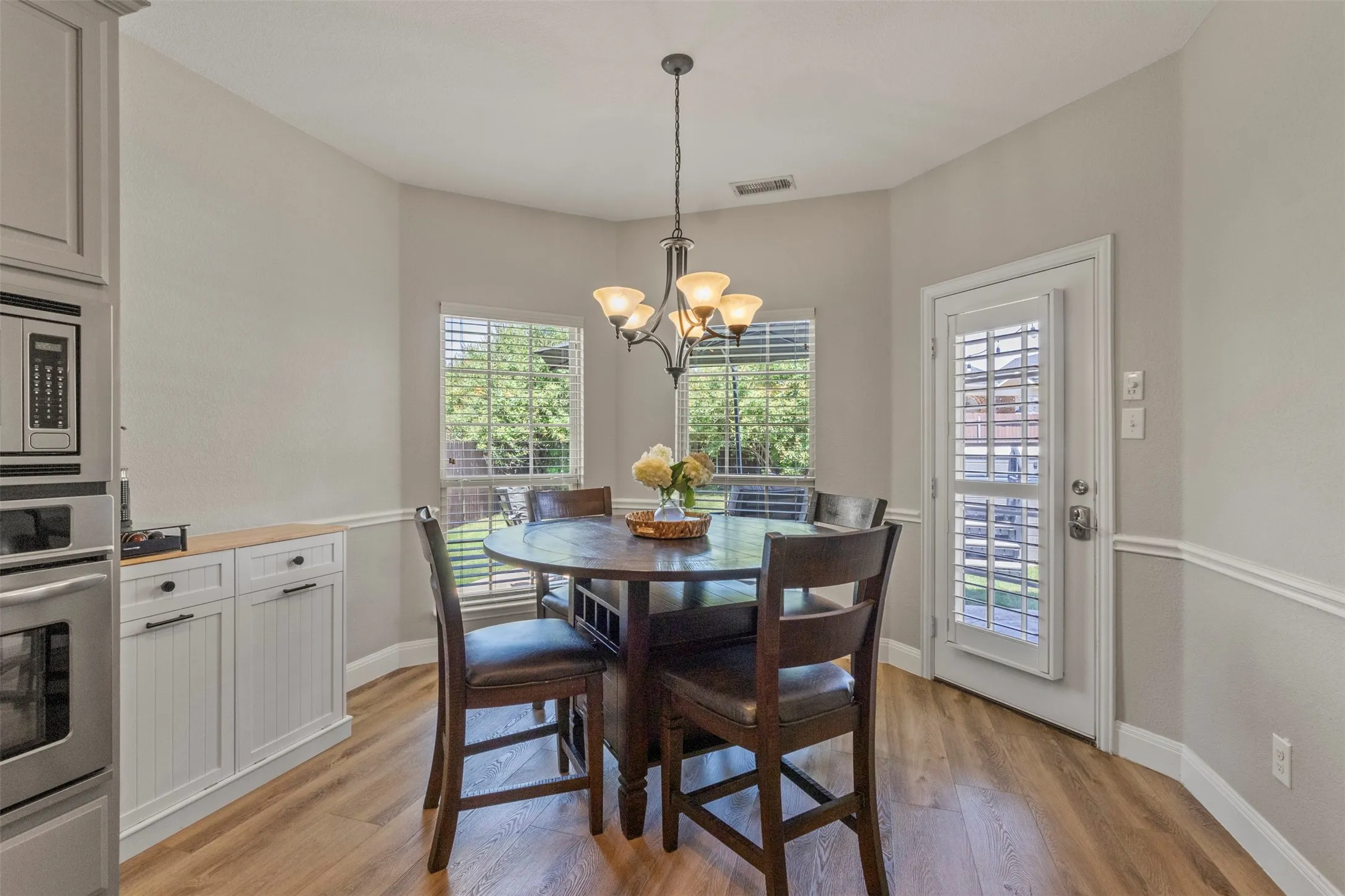 Single Family Residence For Sale in Denton County , 13909 Sparrow Hill Drive, Little Elm, Texas 75068, 5 Bedroom, 4 Bathroom, 3 Garage spaces, 3,759 Sqft, built in 2013, mls#21372127, Real Estate Agent in Little Elm, Homes For Sale in Denton county, Homes For Sale in Little Elm, Realtor in Little Elm Texas, Real Estate Brokerage Independent Realty Texas, Luminita Cordes Realtor