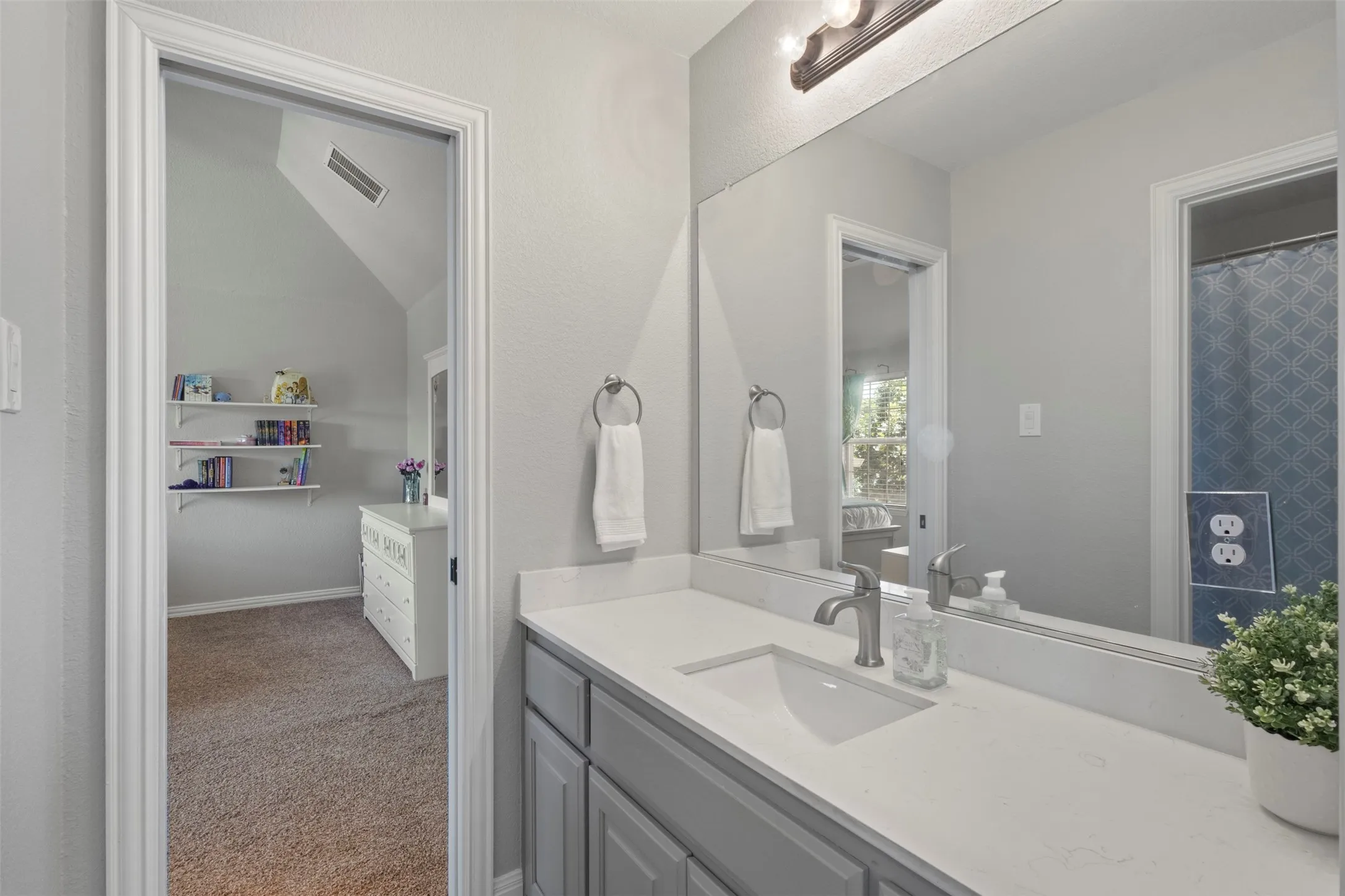 Single Family Residence For Sale in Denton County , 13909 Sparrow Hill Drive, Little Elm, Texas 75068, 5 Bedroom, 4 Bathroom, 3 Garage spaces, 3,759 Sqft, built in 2013, mls#21372127, Real Estate Agent in Little Elm, Homes For Sale in Denton county, Homes For Sale in Little Elm, Realtor in Little Elm Texas, Real Estate Brokerage Independent Realty Texas, Luminita Cordes Realtor