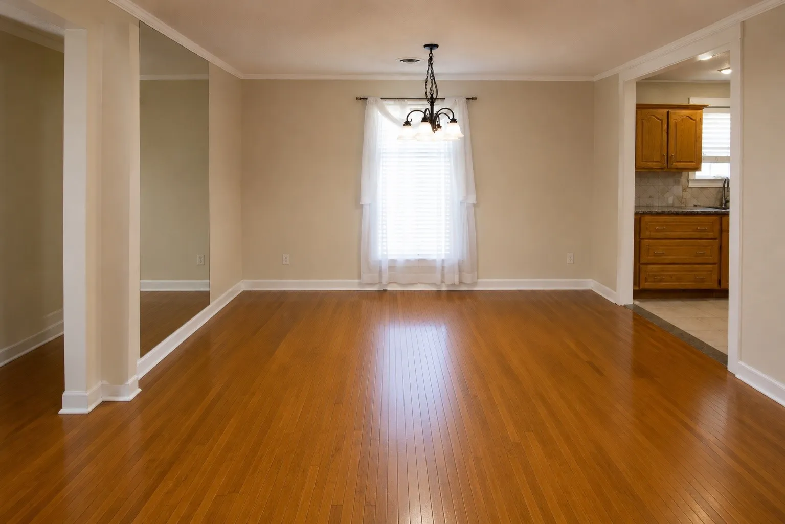 Single Family Residence For Sale in Dallas County , 5012 Wateka Drive, Dallas, Texas 75209, 3 Bedroom, 2 Bathroom, Garage spaces, 1,892 Sqft, built in 1946, mls#21372203, Real Estate Agent in Dallas, Homes For Sale in Dallas county, Homes For Sale in Dallas, Realtor in Dallas Texas, Real Estate Brokerage Independent Realty Texas, Luminita Cordes Realtor