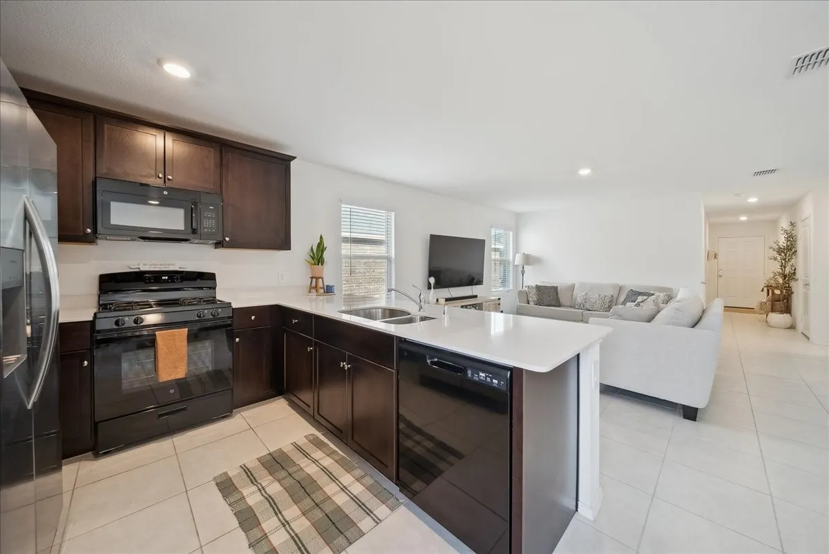Single Family Residence For Rent in Dallas County , 1005 Crestview Drive, Hutchins, Texas 75141, 3 Bedroom, 2 Bathroom, 2 Garage spaces, 1,302 Sqft, built in 2022, mls#21372204, Real Estate Agent in Hutchins, Homes For Rent in Dallas county, Homes For Rent in Hutchins, Realtor in Hutchins Texas, Real Estate Brokerage Independent Realty Texas, Luminita Cordes Realtor
