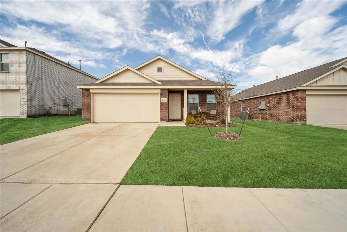 Single Family Residence For Rent in Dallas County , 1005 Crestview Drive, Hutchins, Texas 75141, 3 Bedroom, 2 Bathroom, 2 Garage spaces, 1,302 Sqft, built in 2022, mls#21372204, Real Estate Agent in Hutchins, Homes For Rent in Dallas county, Homes For Rent in Hutchins, Realtor in Hutchins Texas, Real Estate Brokerage Independent Realty Texas, Luminita Cordes Realtor